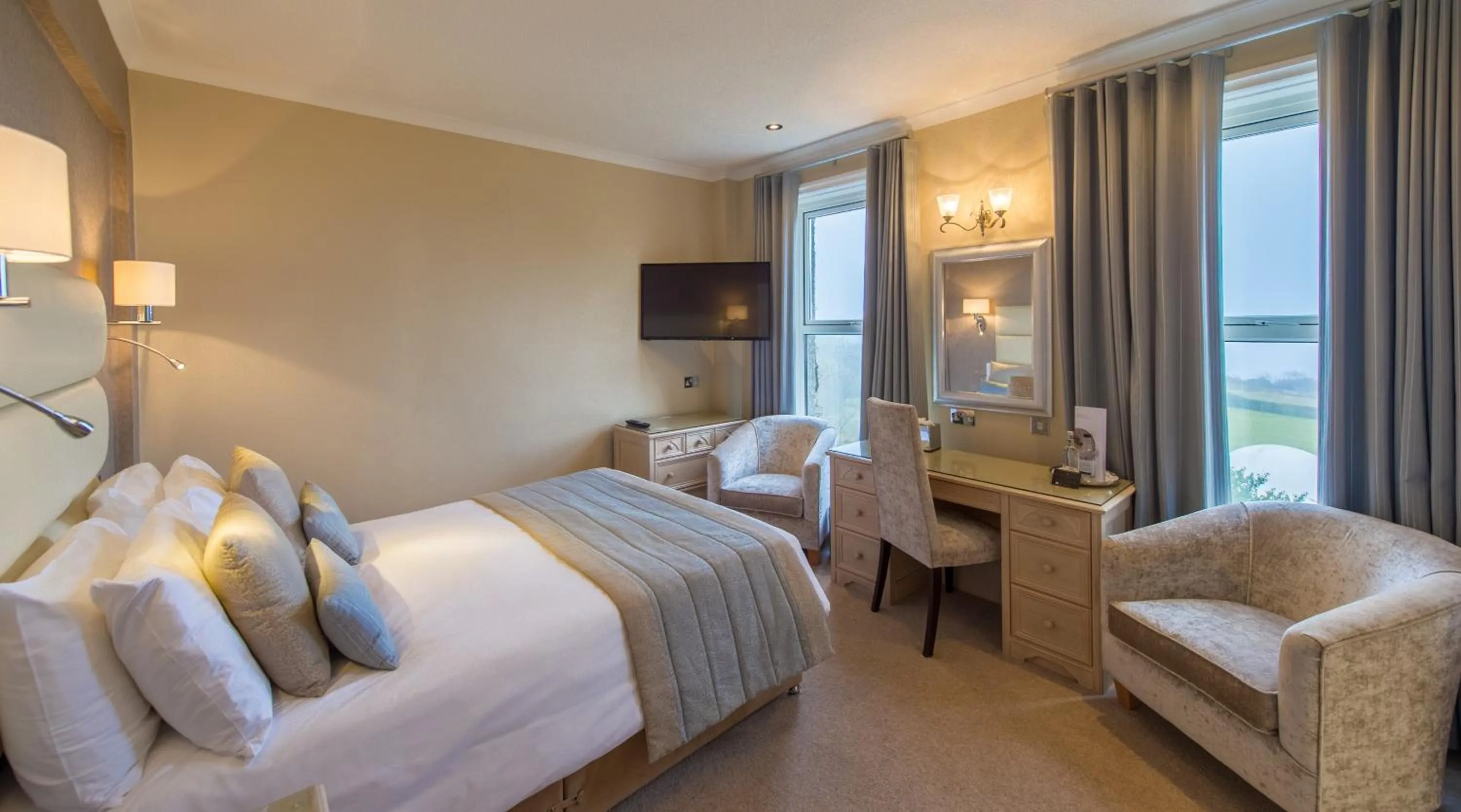 Bedroom, Bed in The Carlyon Bay Hotel and Spa