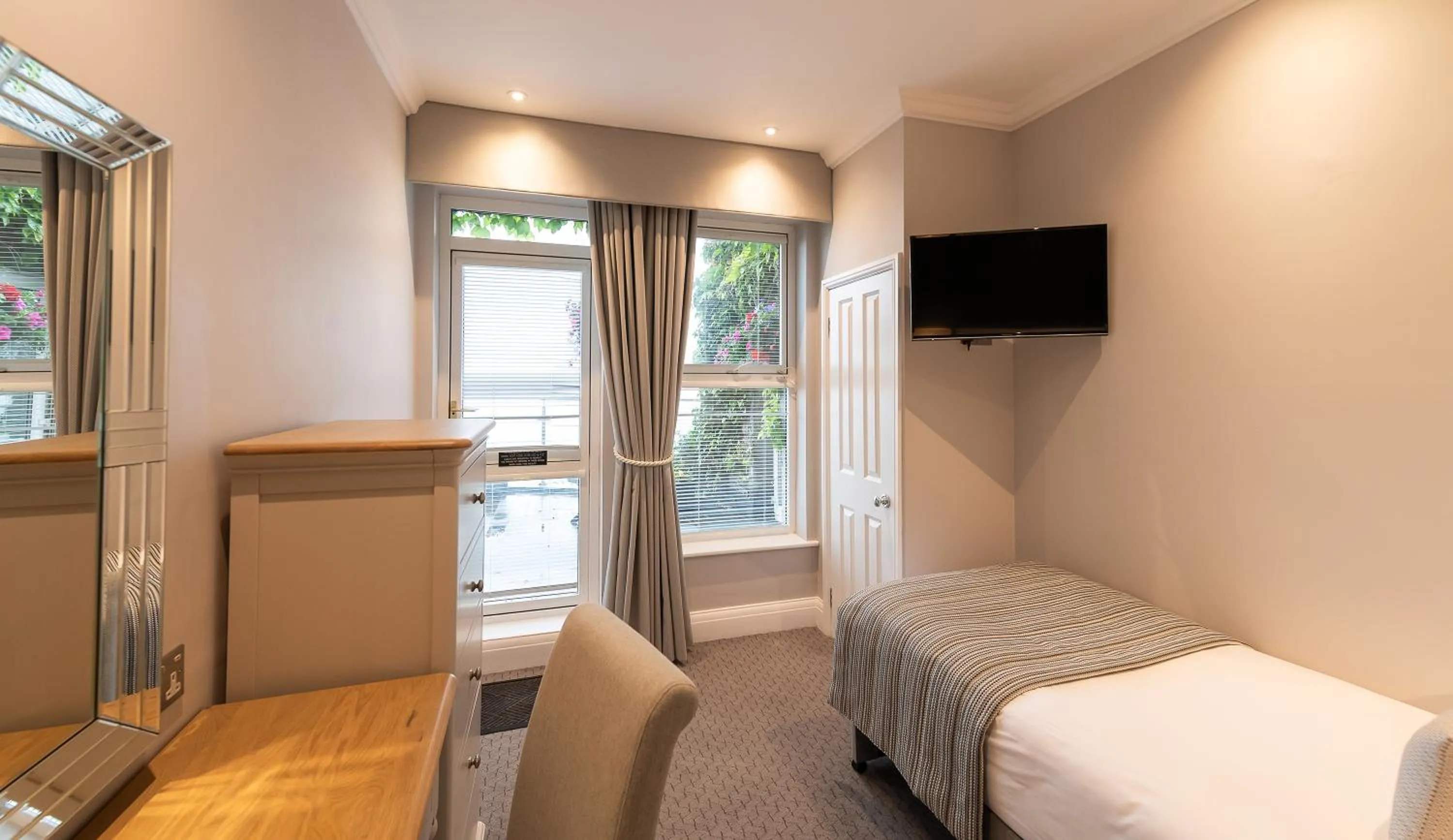 Bedroom, Bed in The Carlyon Bay Hotel and Spa