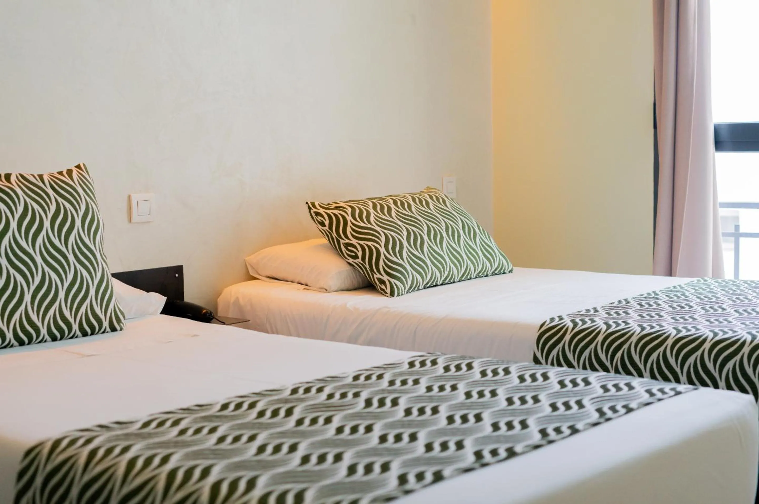 Twin Room with Private Bathroom in Hostal Charlotte-Gran Vía