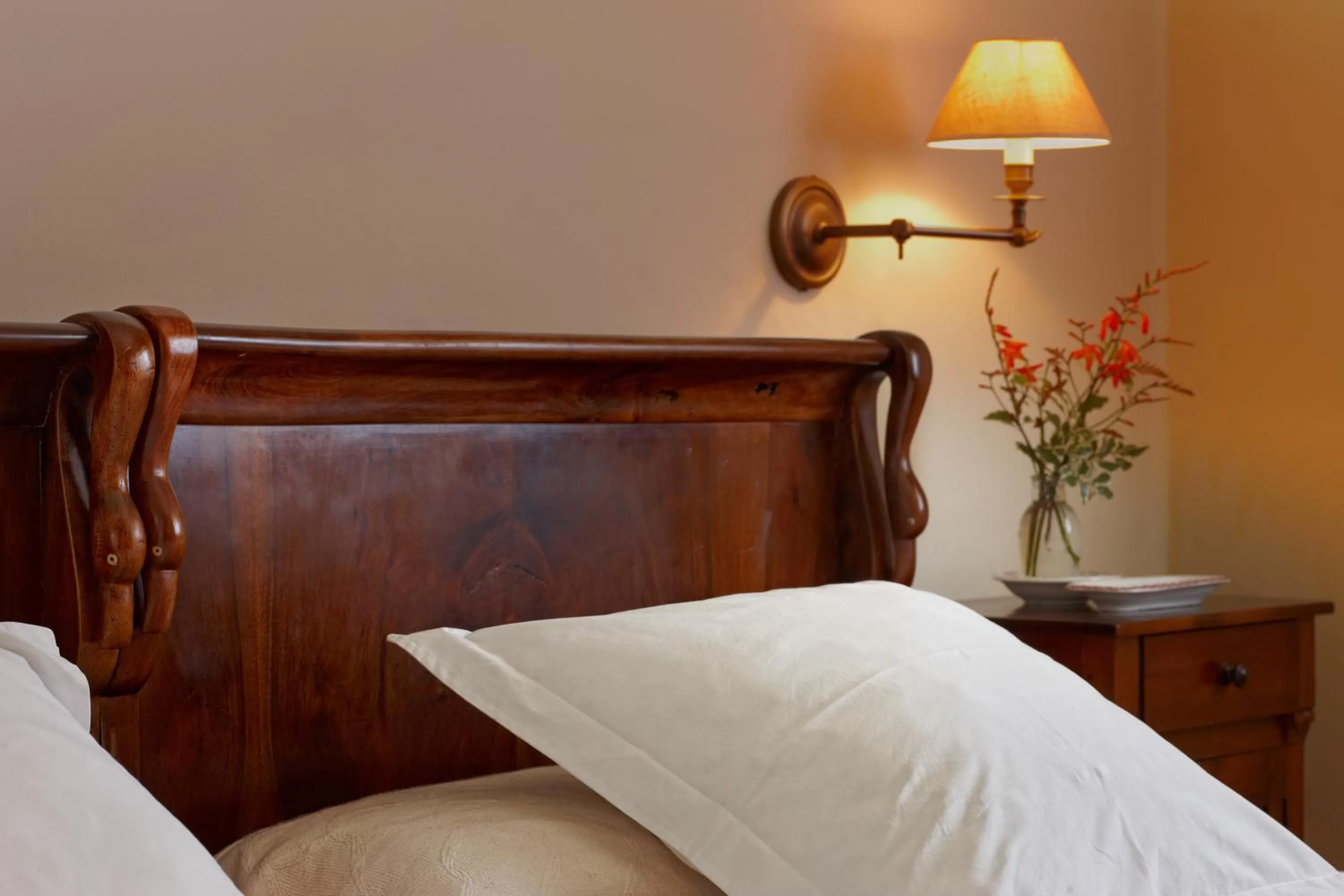 Decorative detail, Bed in Hotel Ibarra Zalla