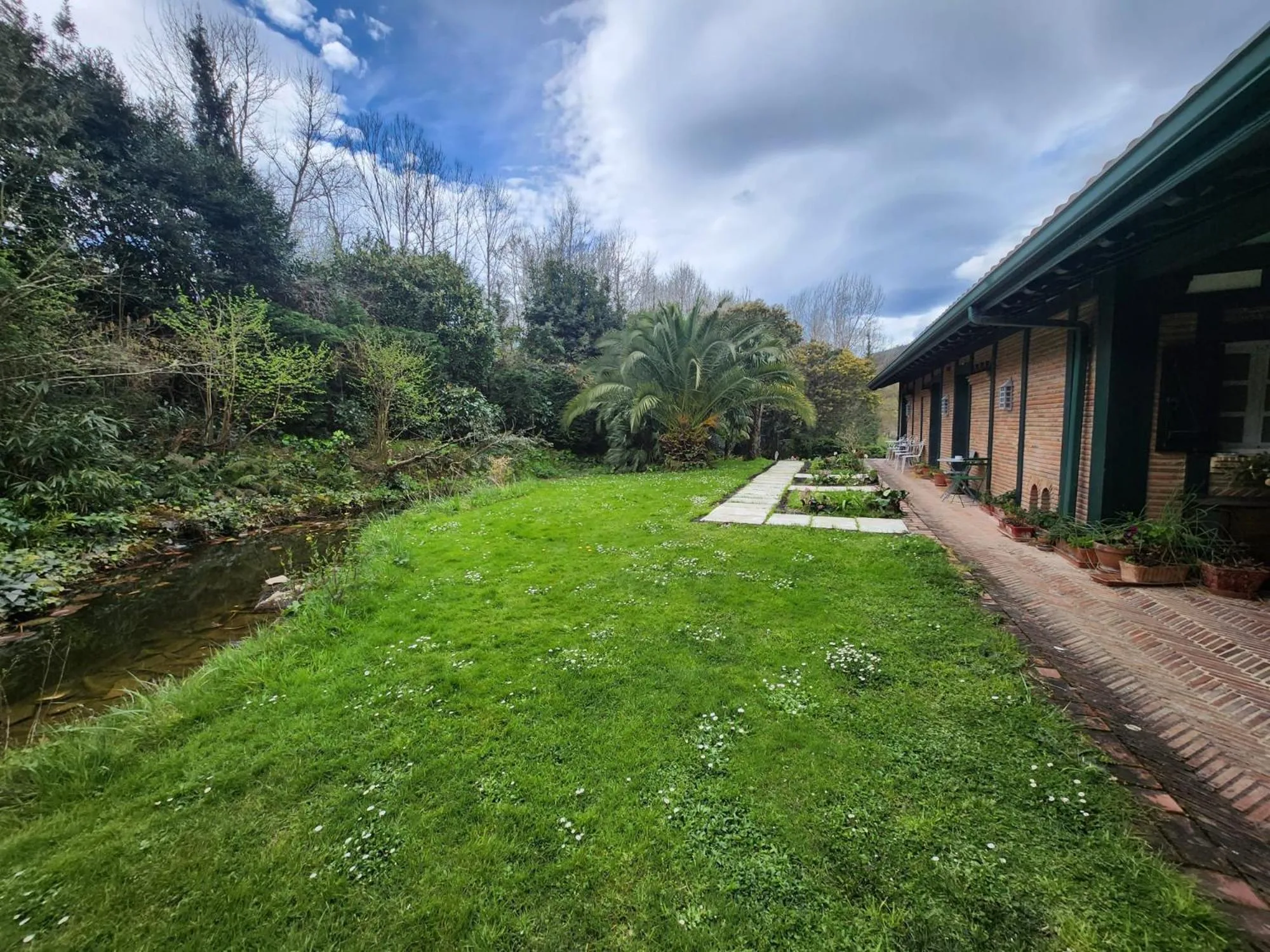 Garden in Hotel Ibarra Zalla