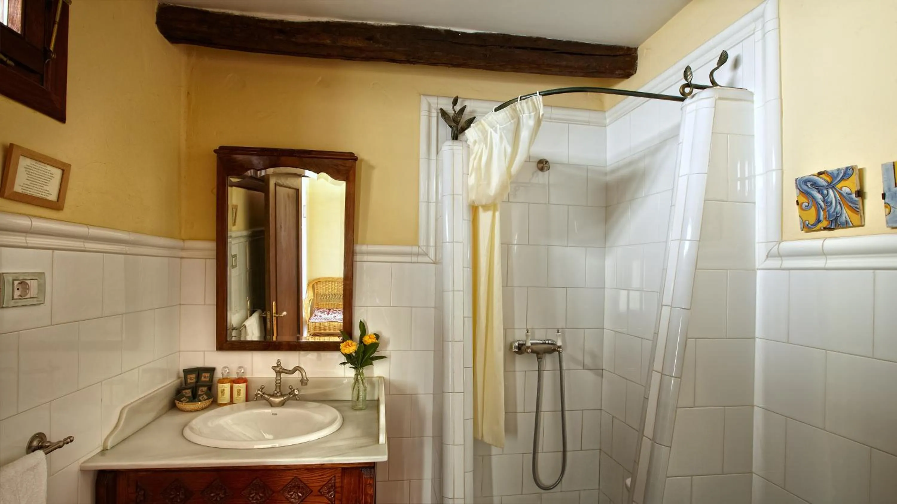 Shower in Hotel Ibarra Zalla