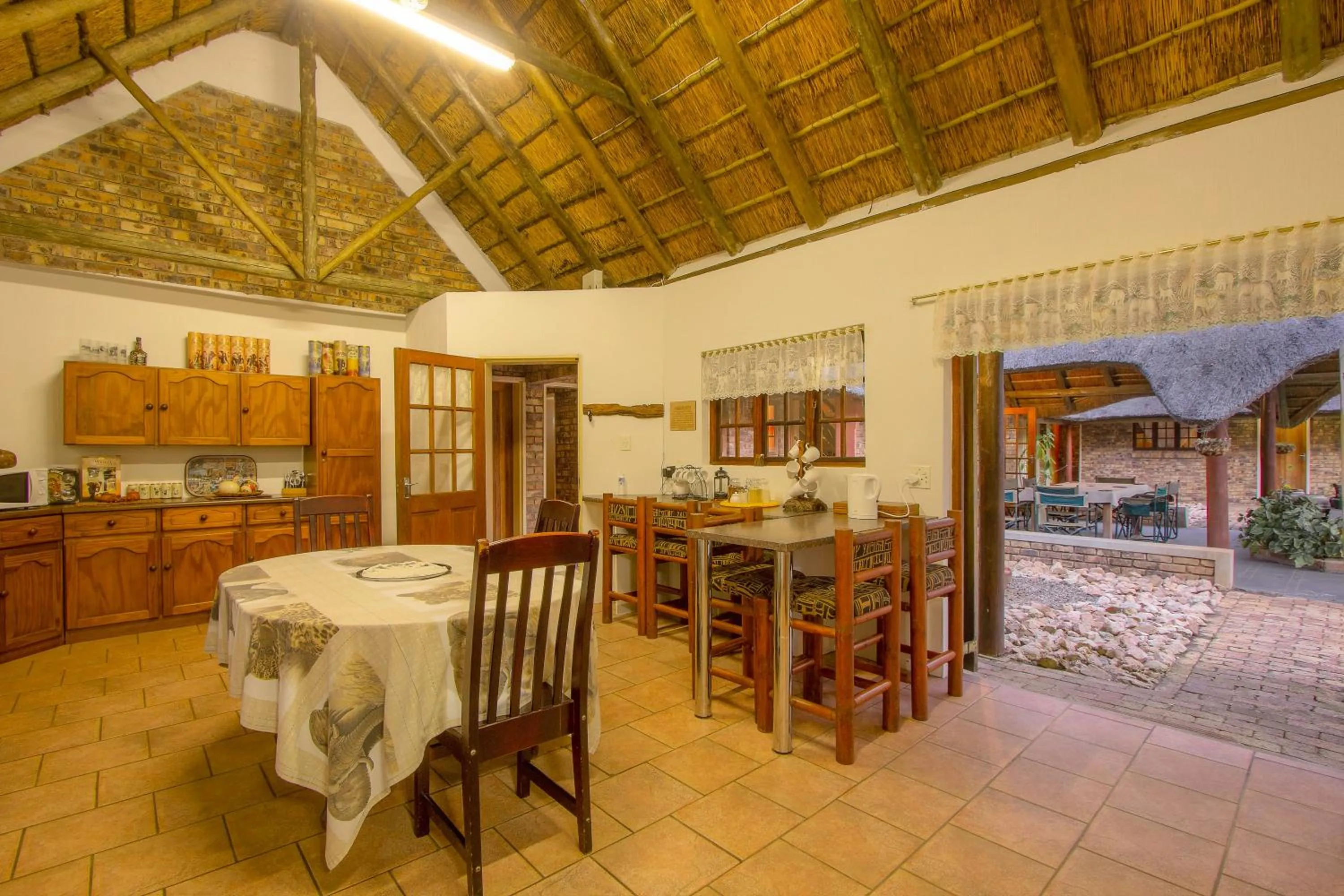 Communal kitchen in SERENITY Du Bois Lodge