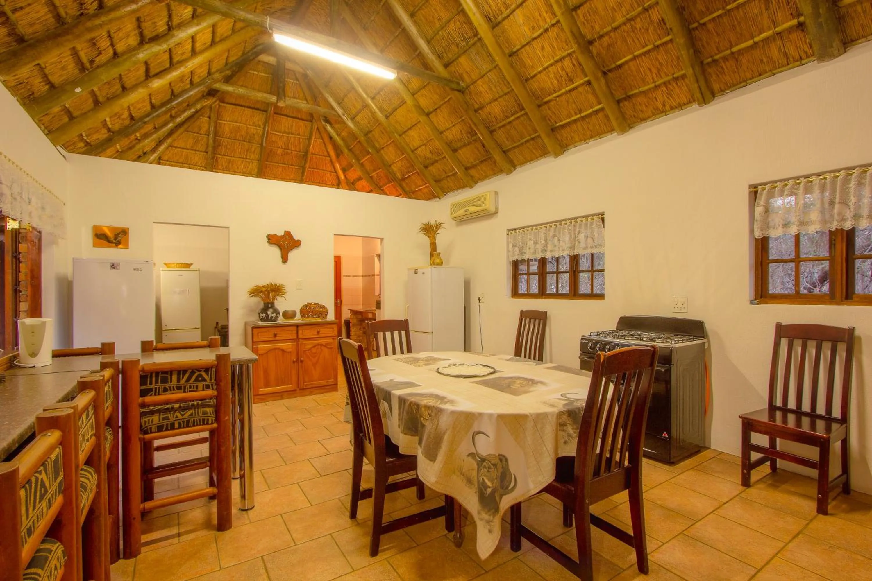 Communal kitchen in SERENITY Du Bois Lodge