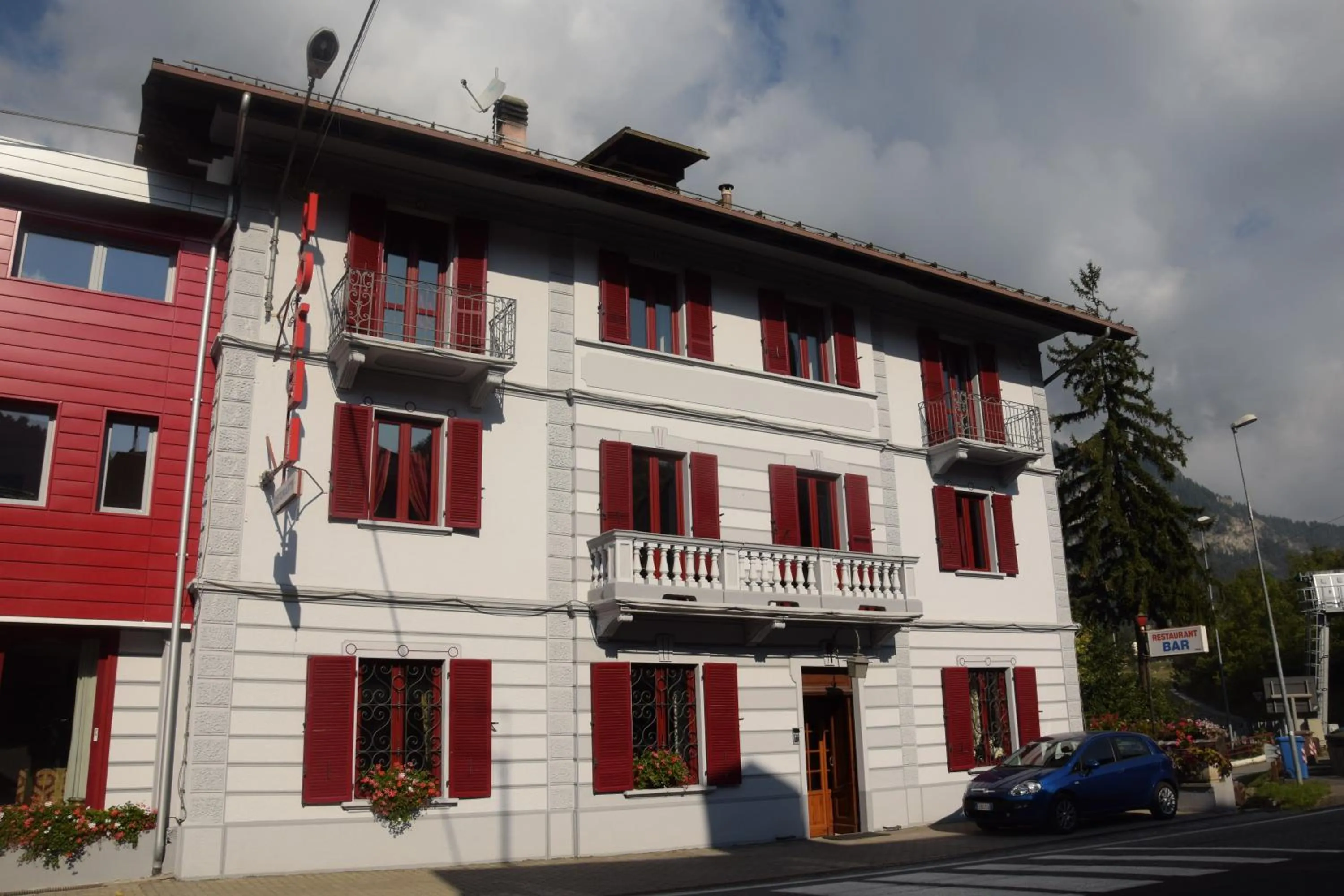 Facade/entrance in Hotel Chaberton
