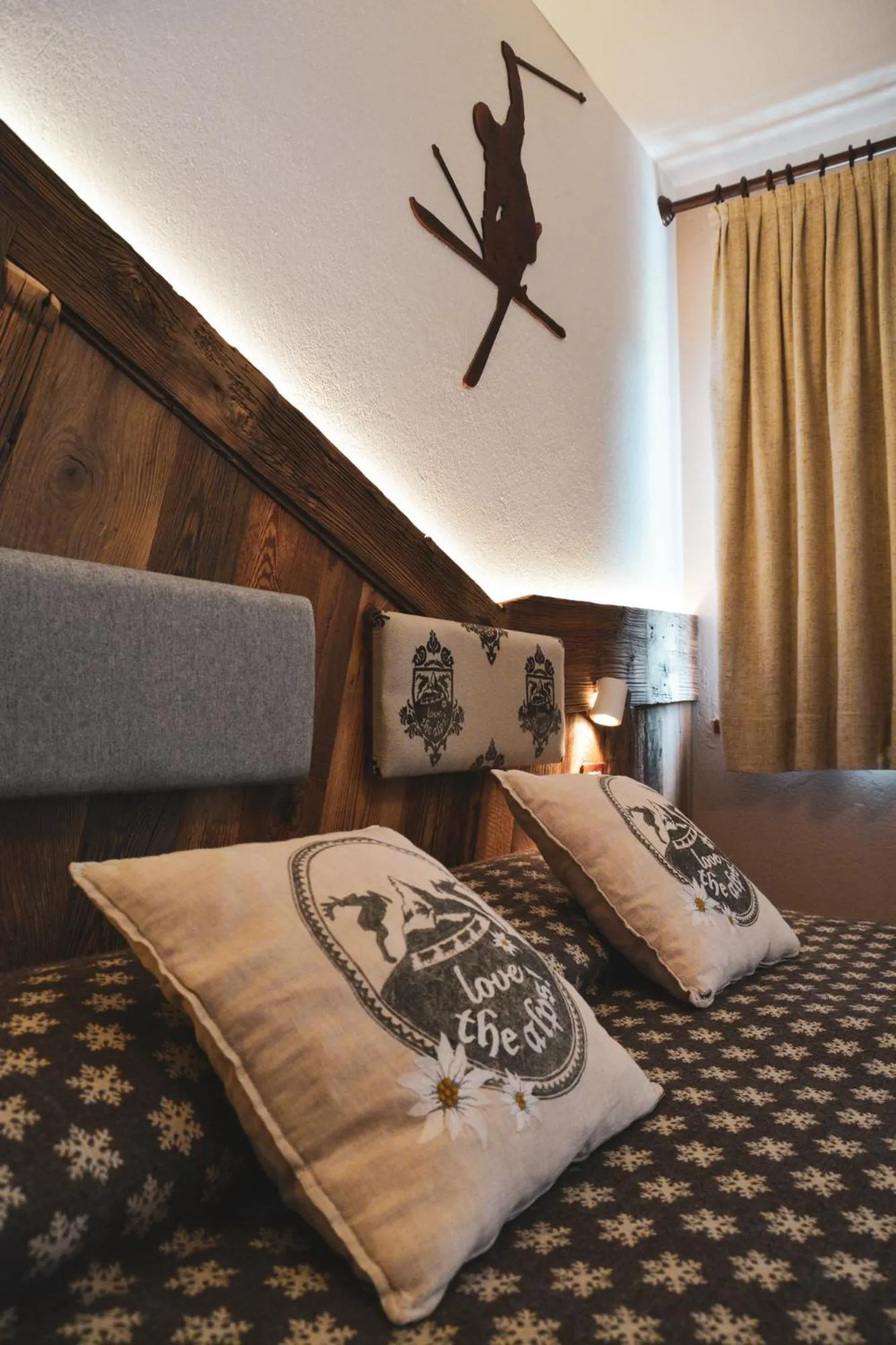 Bed in Hotel Chaberton