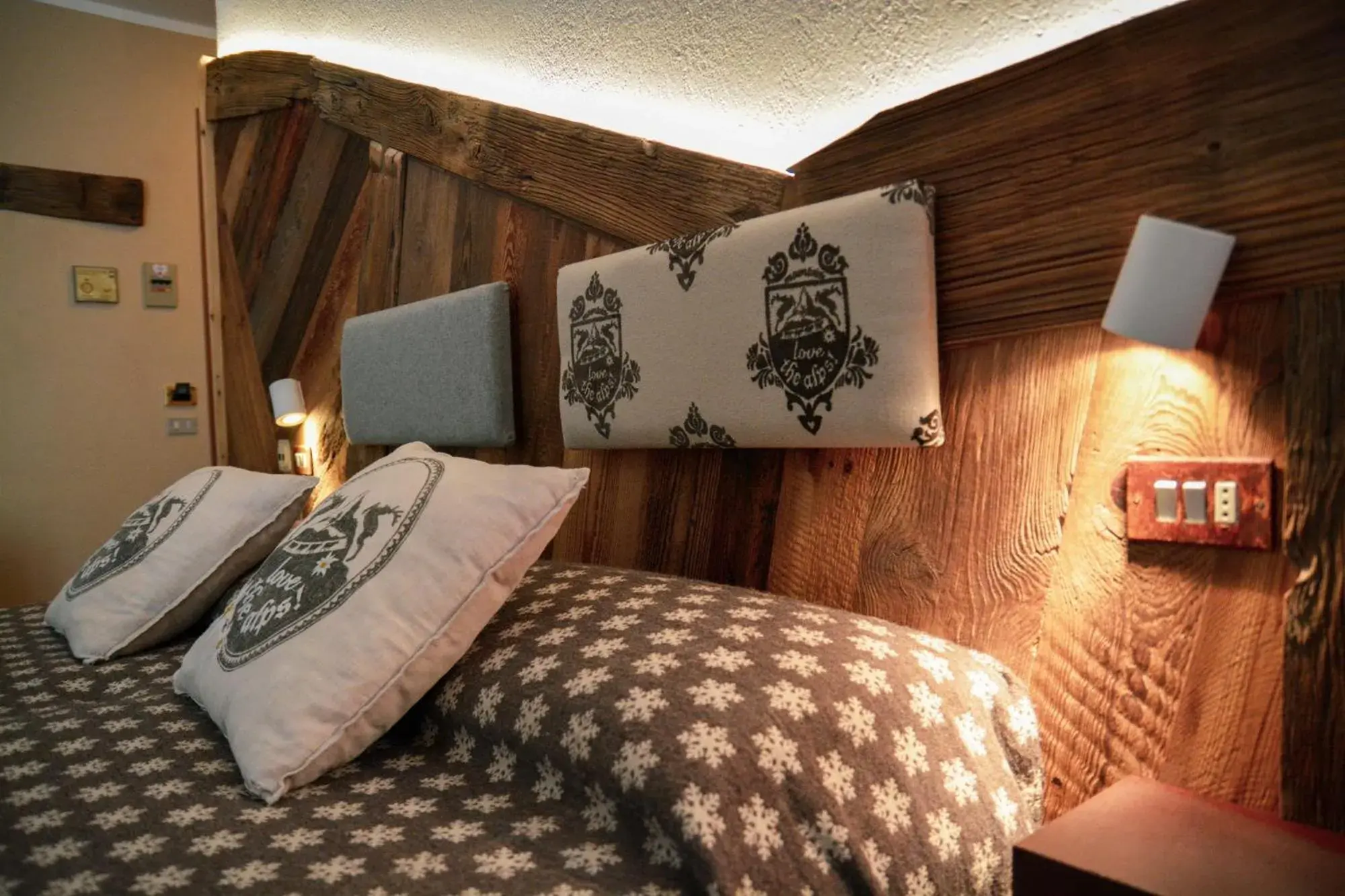 Large Double Room in Hotel Chaberton Large Double Room in Hotel Chaberton