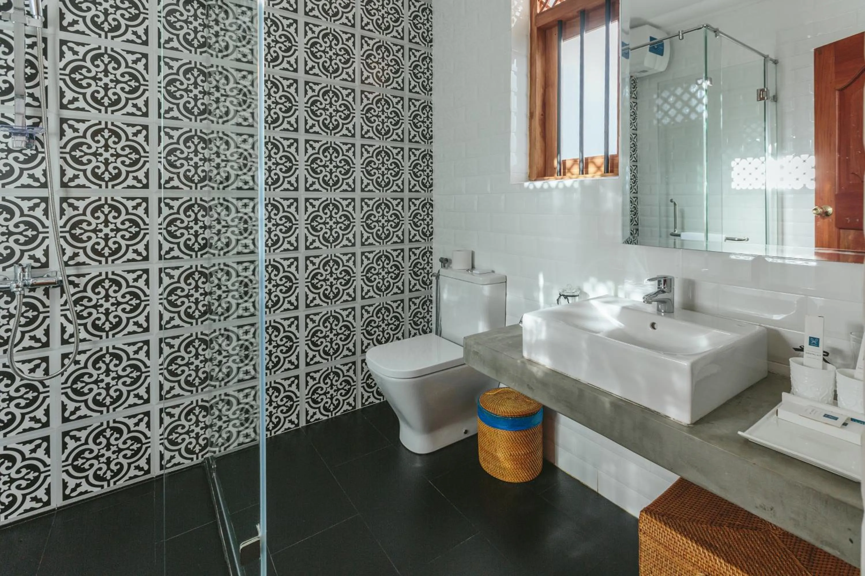 Toilet in Yara Galle Fort