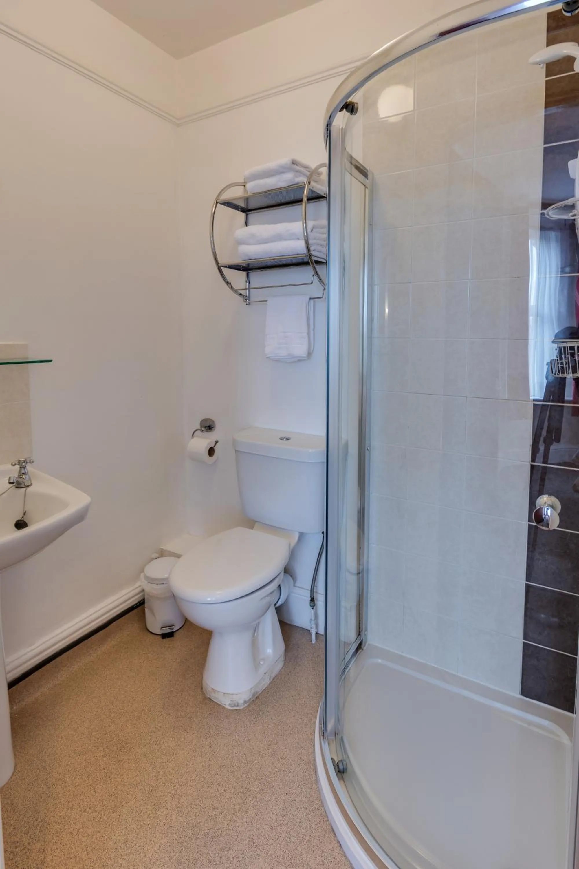 Bathroom in The Sportsview Guest House