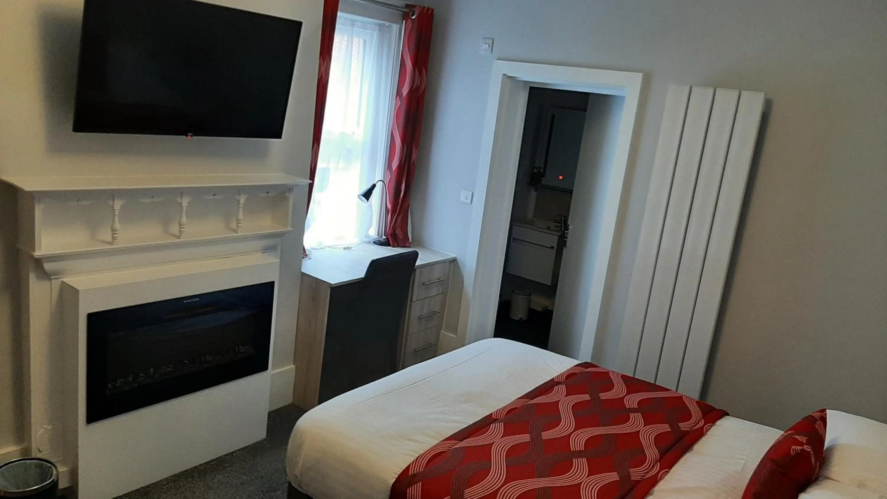 Bedroom, Bed in The Sportsview Guest House