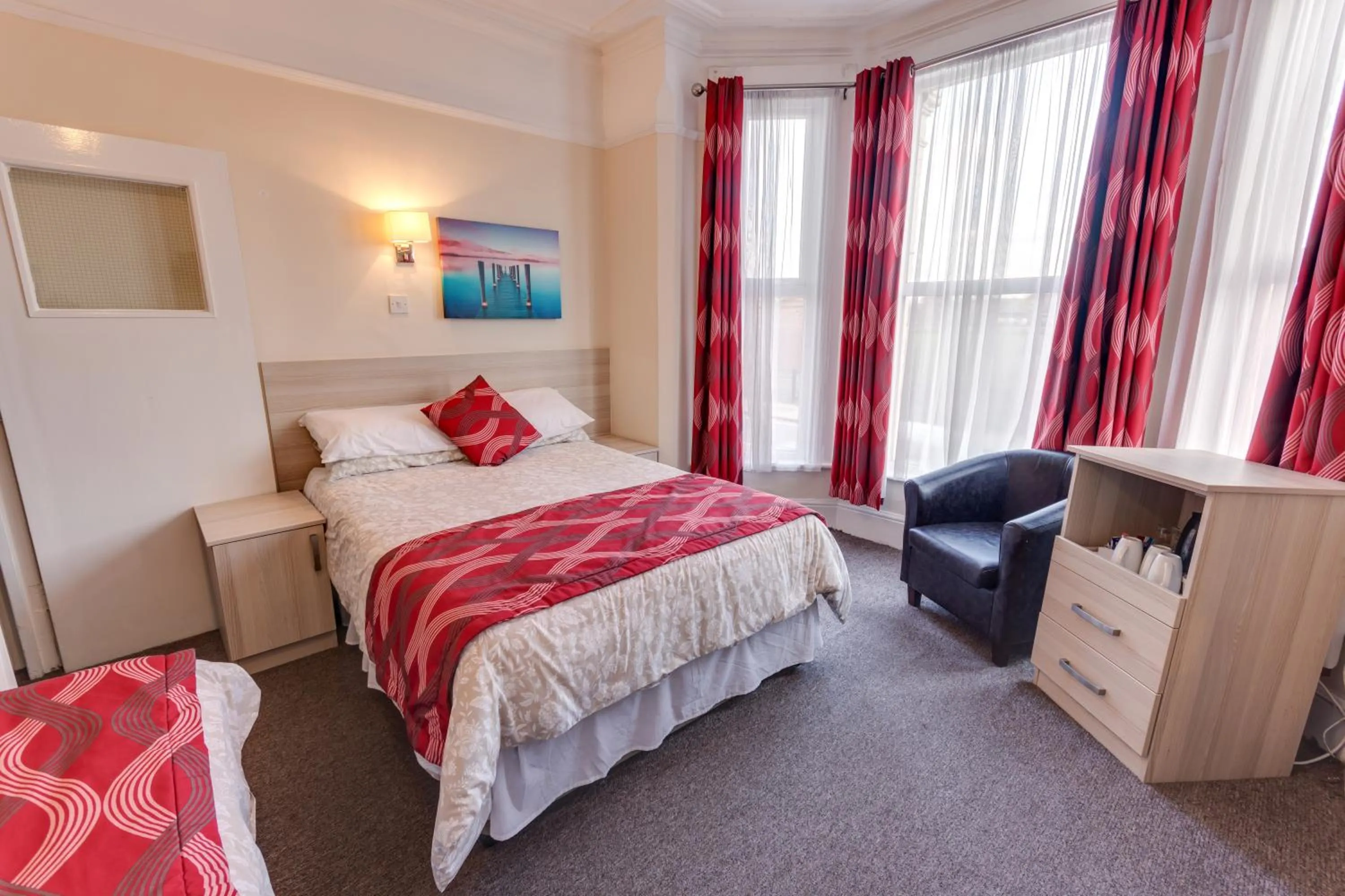 Bedroom, Bed in The Sportsview Guest House