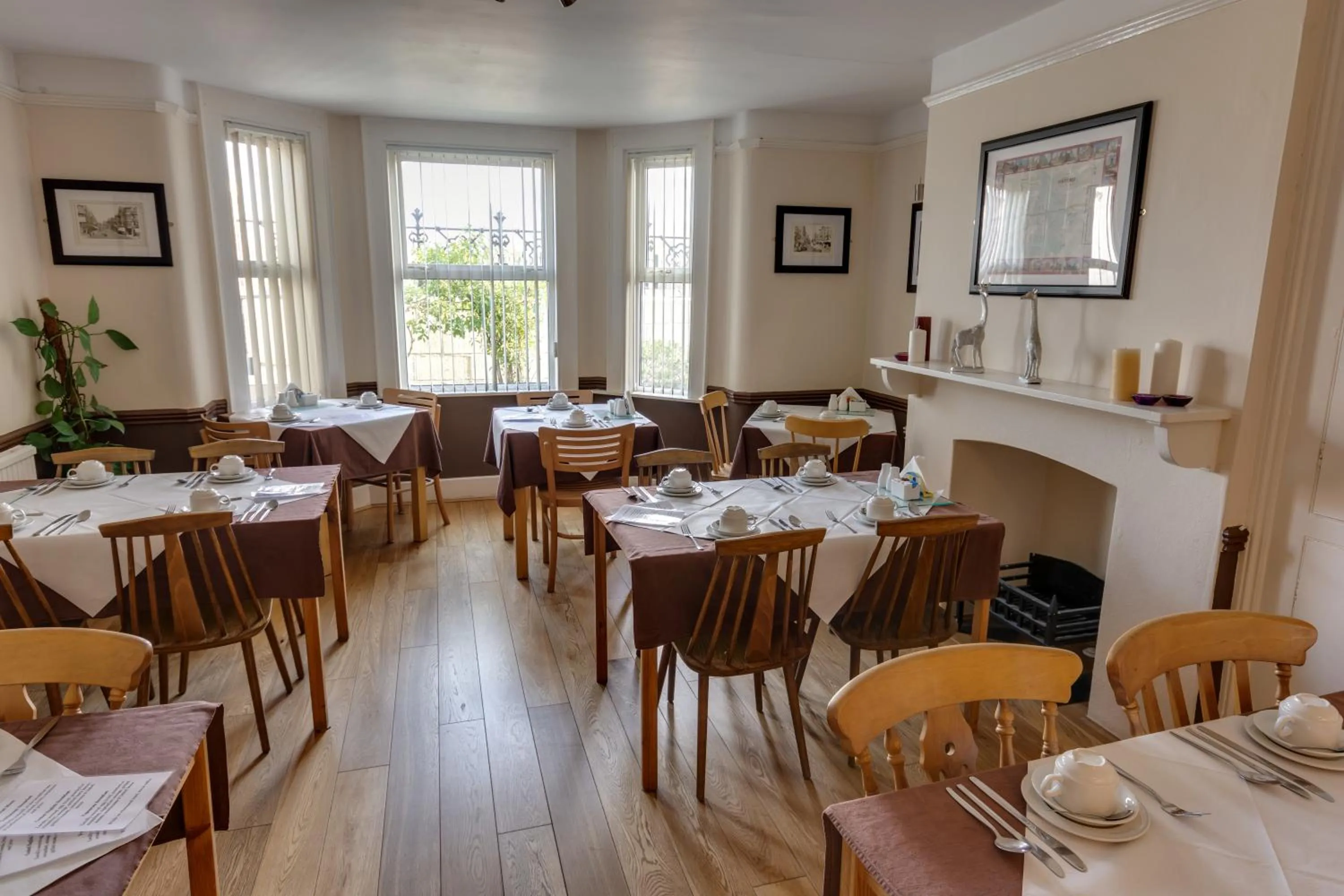 Restaurant/places to eat in The Sportsview Guest House