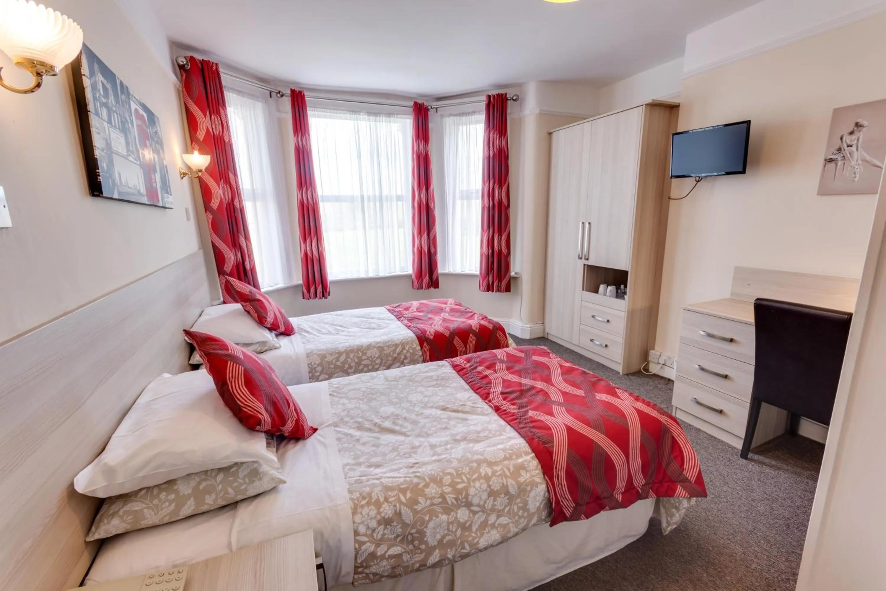 Bedroom, Bed in The Sportsview Guest House