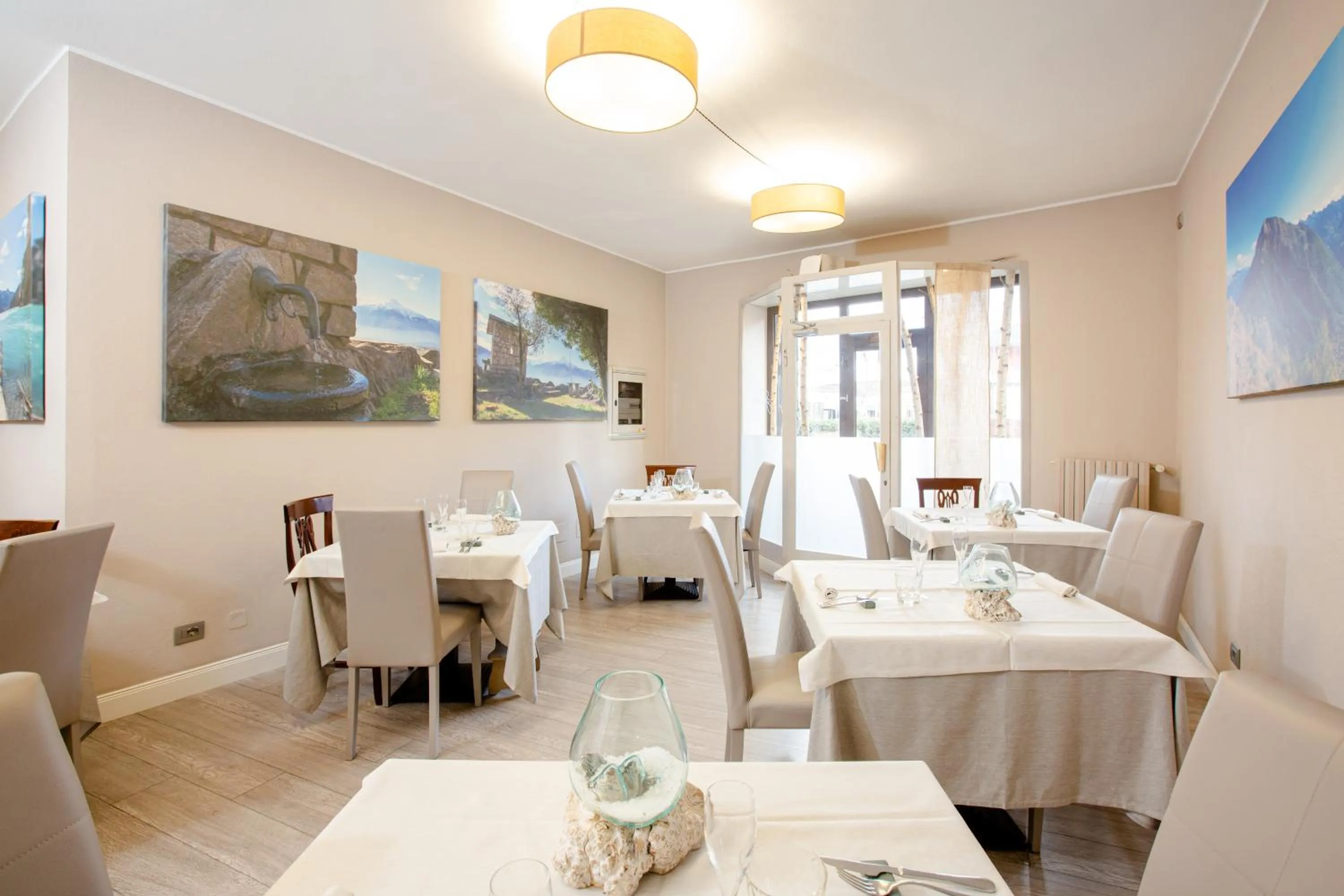 Restaurant/places to eat in Spluga "Relax & Apartaments" by Alfio Colombo