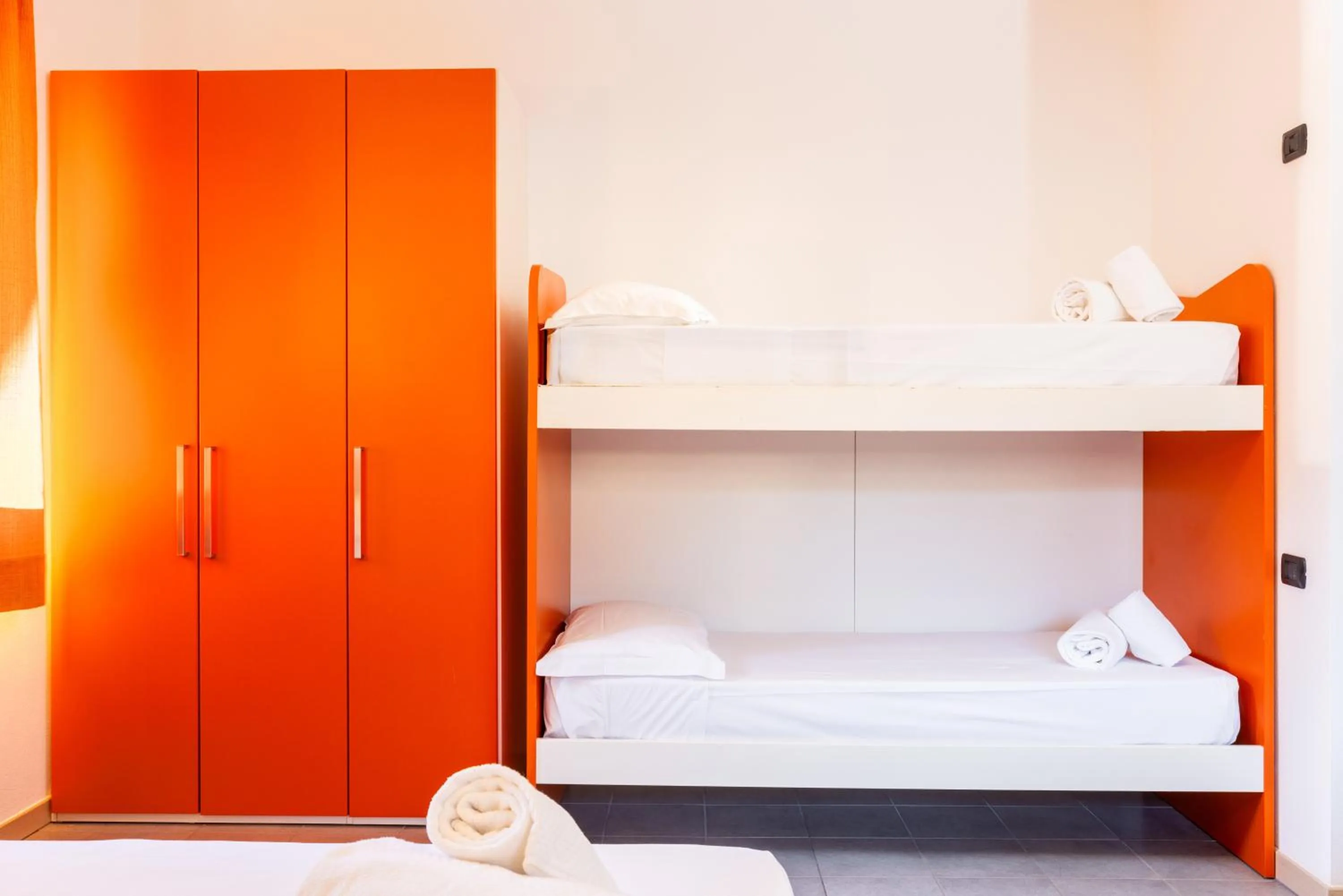 Bedroom, Bed in Spluga "Relax & Apartaments" by Alfio Colombo