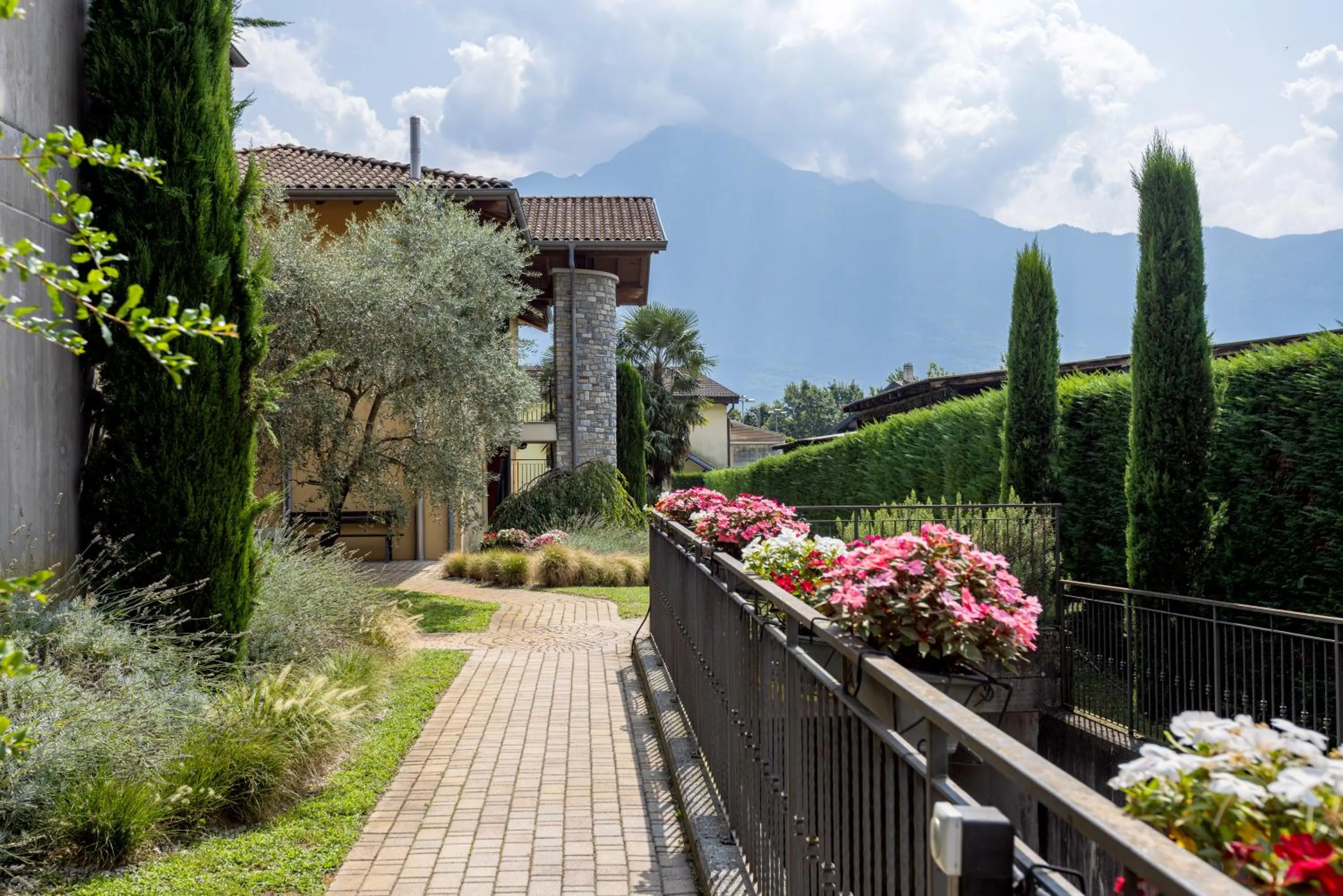 Garden in Spluga "Relax & Apartaments" by Alfio Colombo