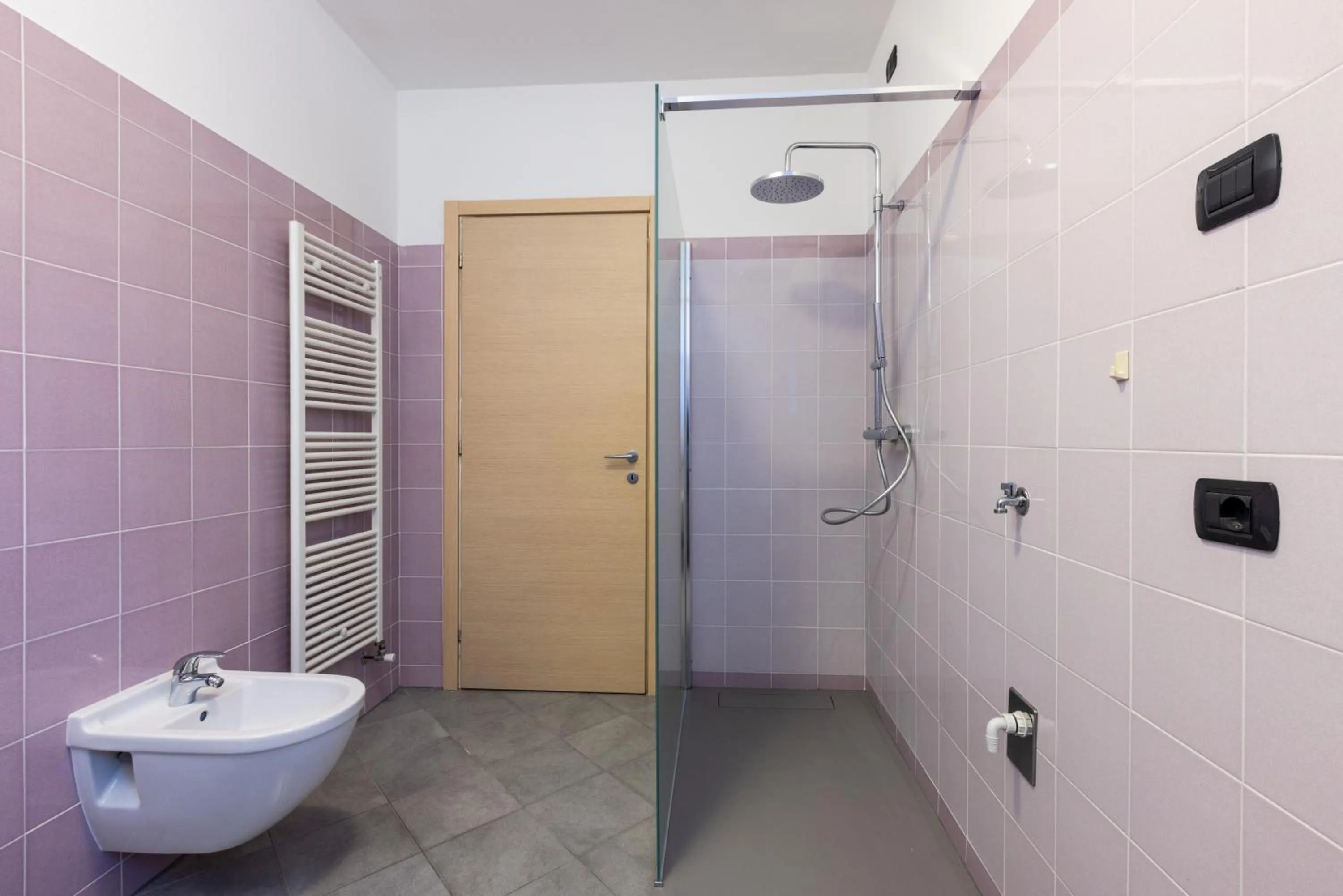 Shower in Spluga "Relax & Apartaments" by Alfio Colombo