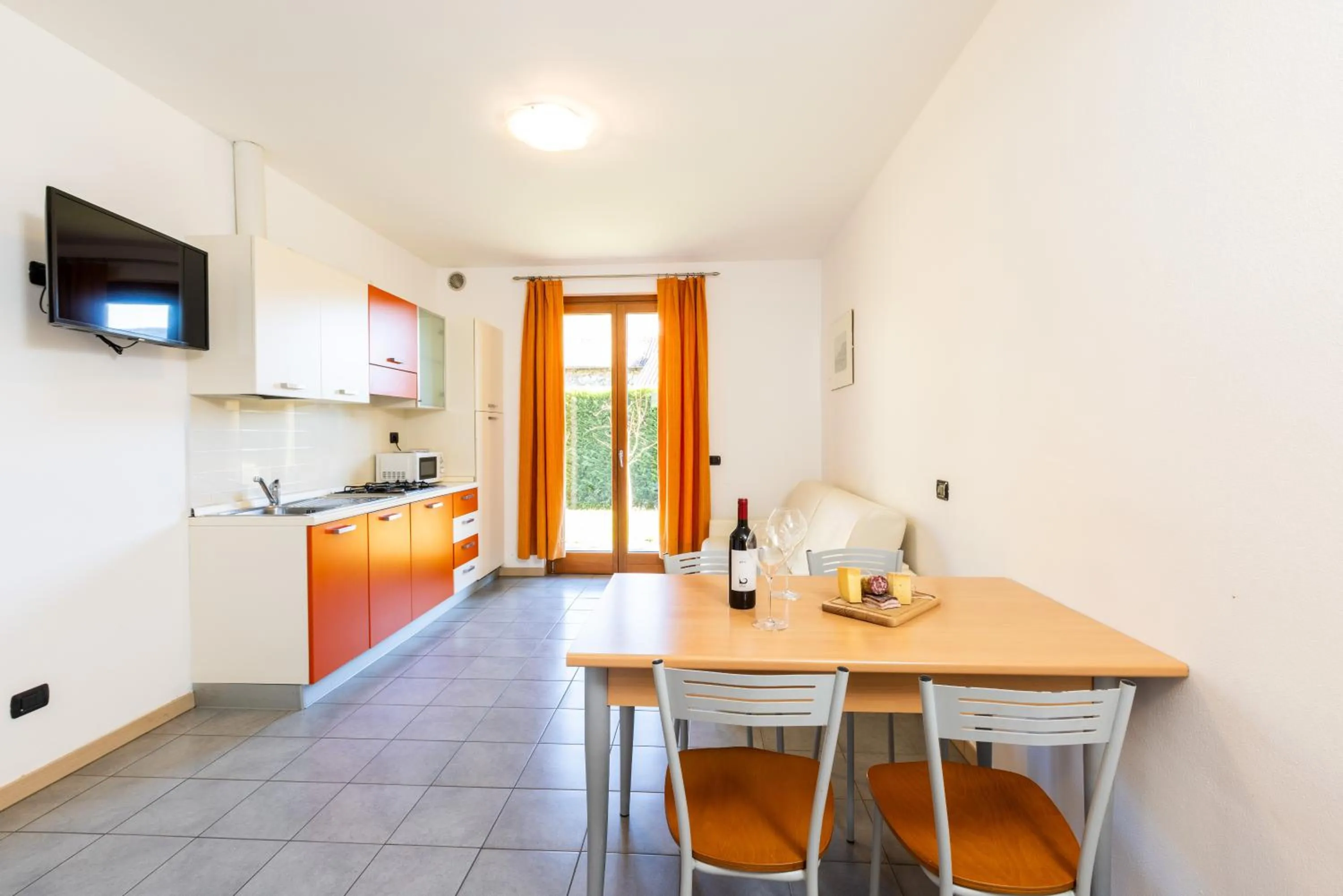 TV and multimedia in Spluga "Relax & Apartaments" by Alfio Colombo