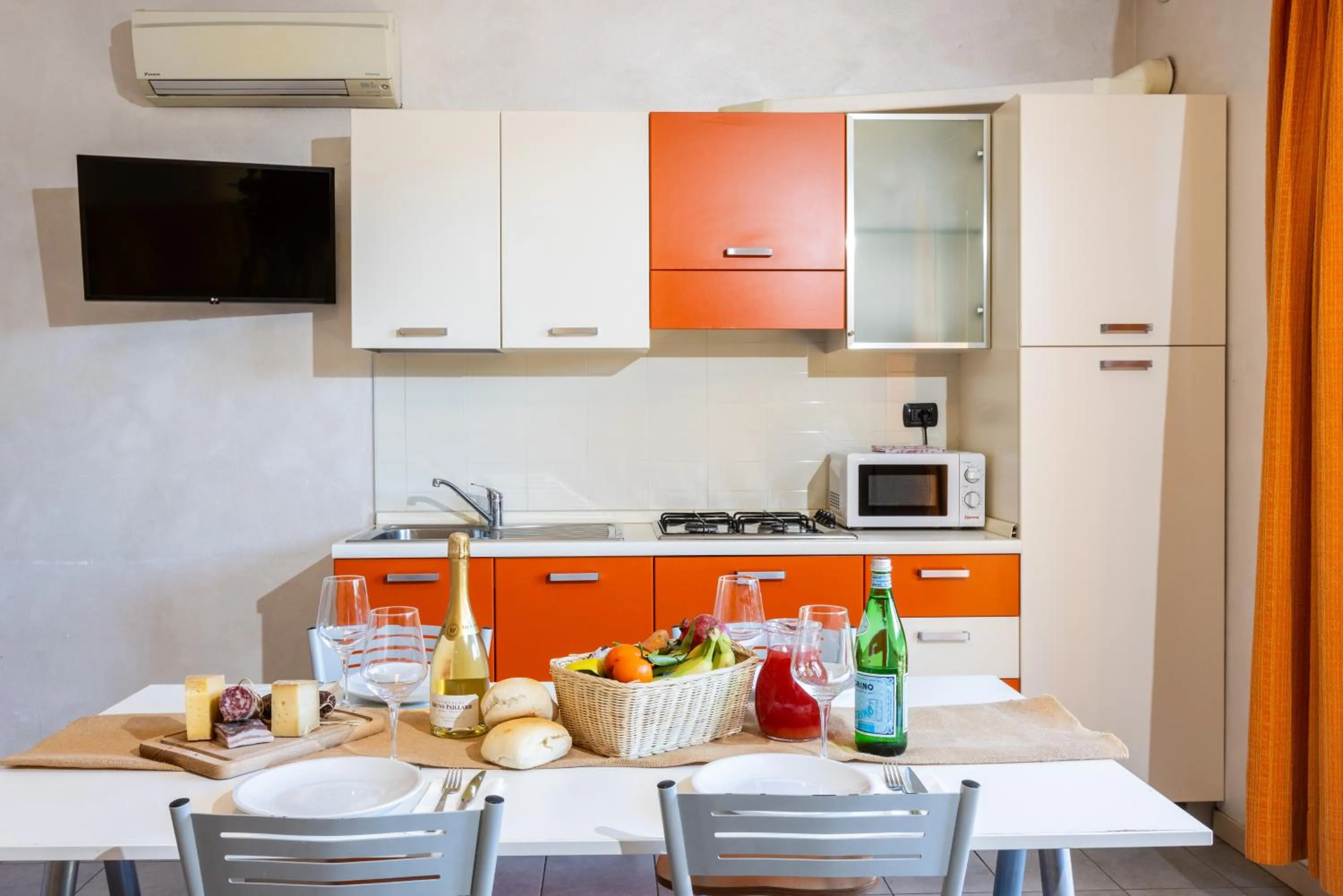 TV and multimedia in Spluga "Relax & Apartaments" by Alfio Colombo