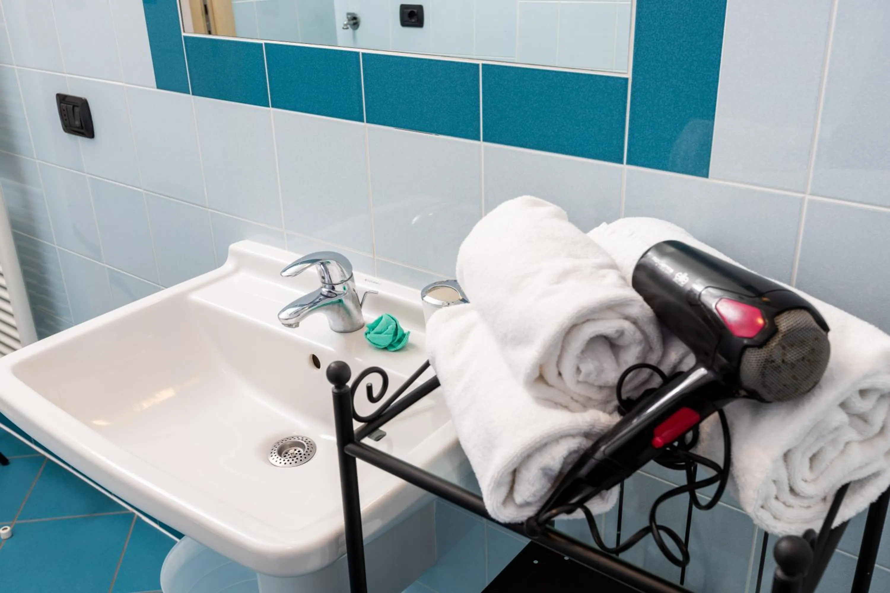 Bathroom in Spluga "Relax & Apartaments" by Alfio Colombo