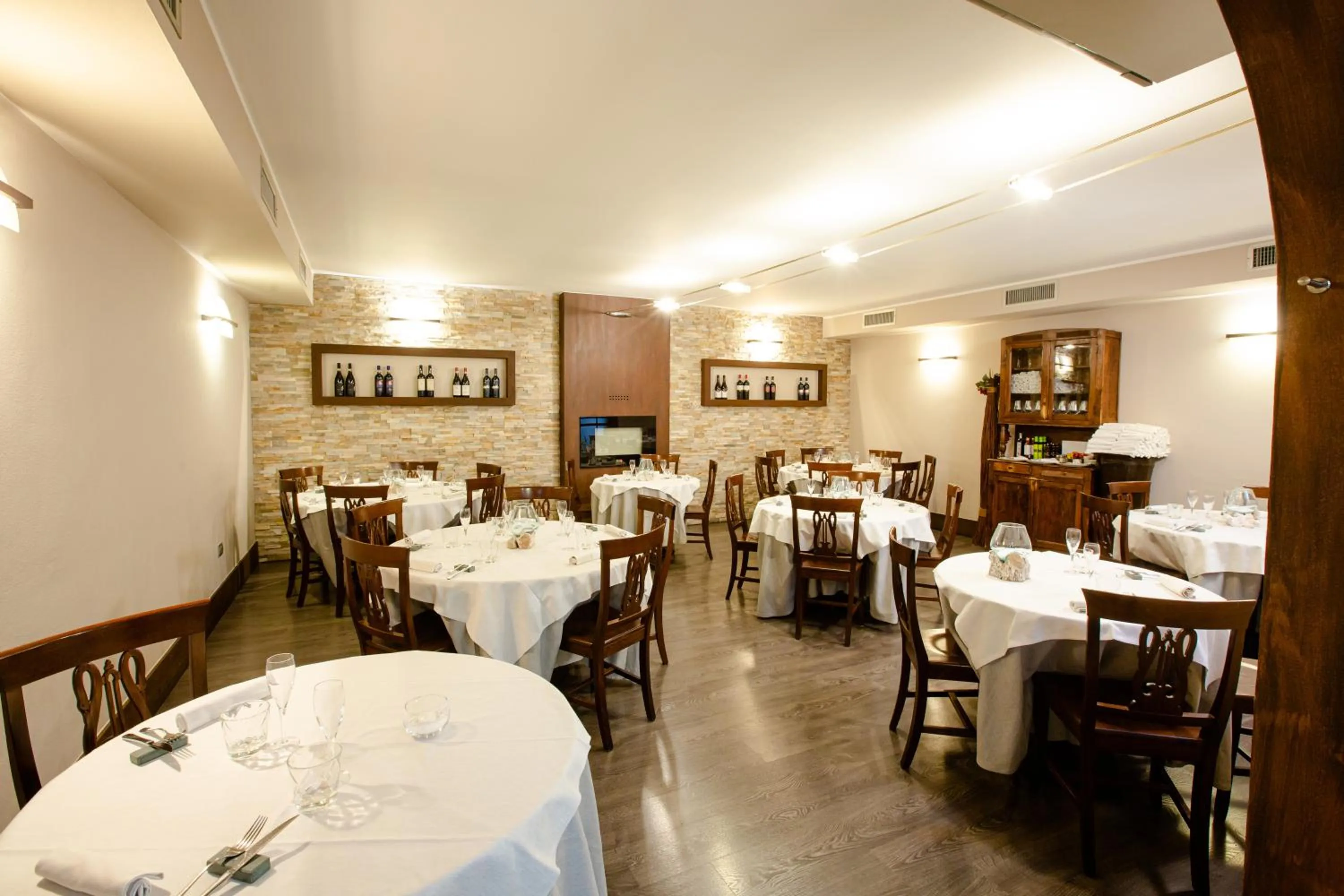 Restaurant/places to eat in Spluga "Relax & Apartaments" by Alfio Colombo