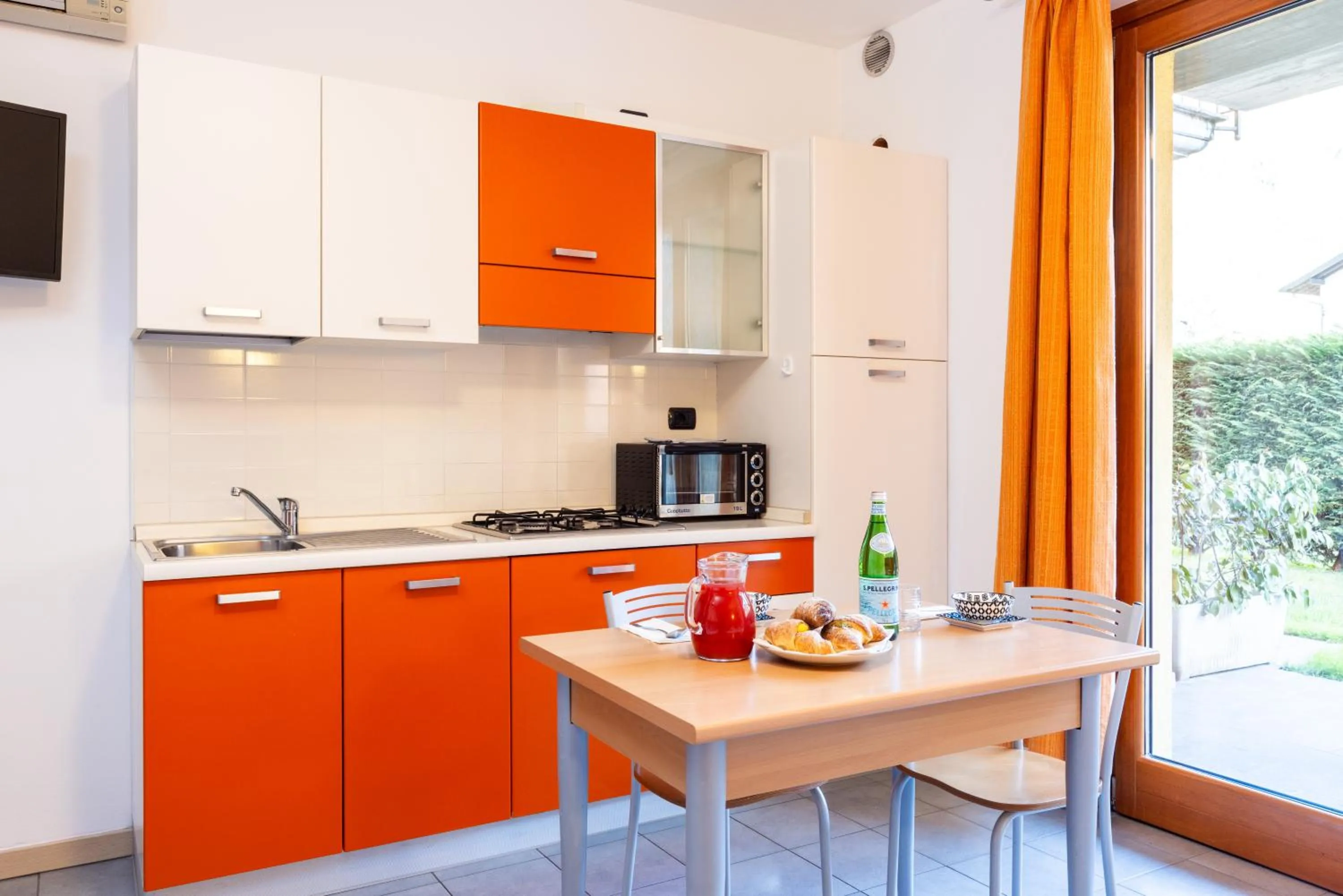 Kitchen or kitchenette in Spluga "Relax & Apartaments" by Alfio Colombo