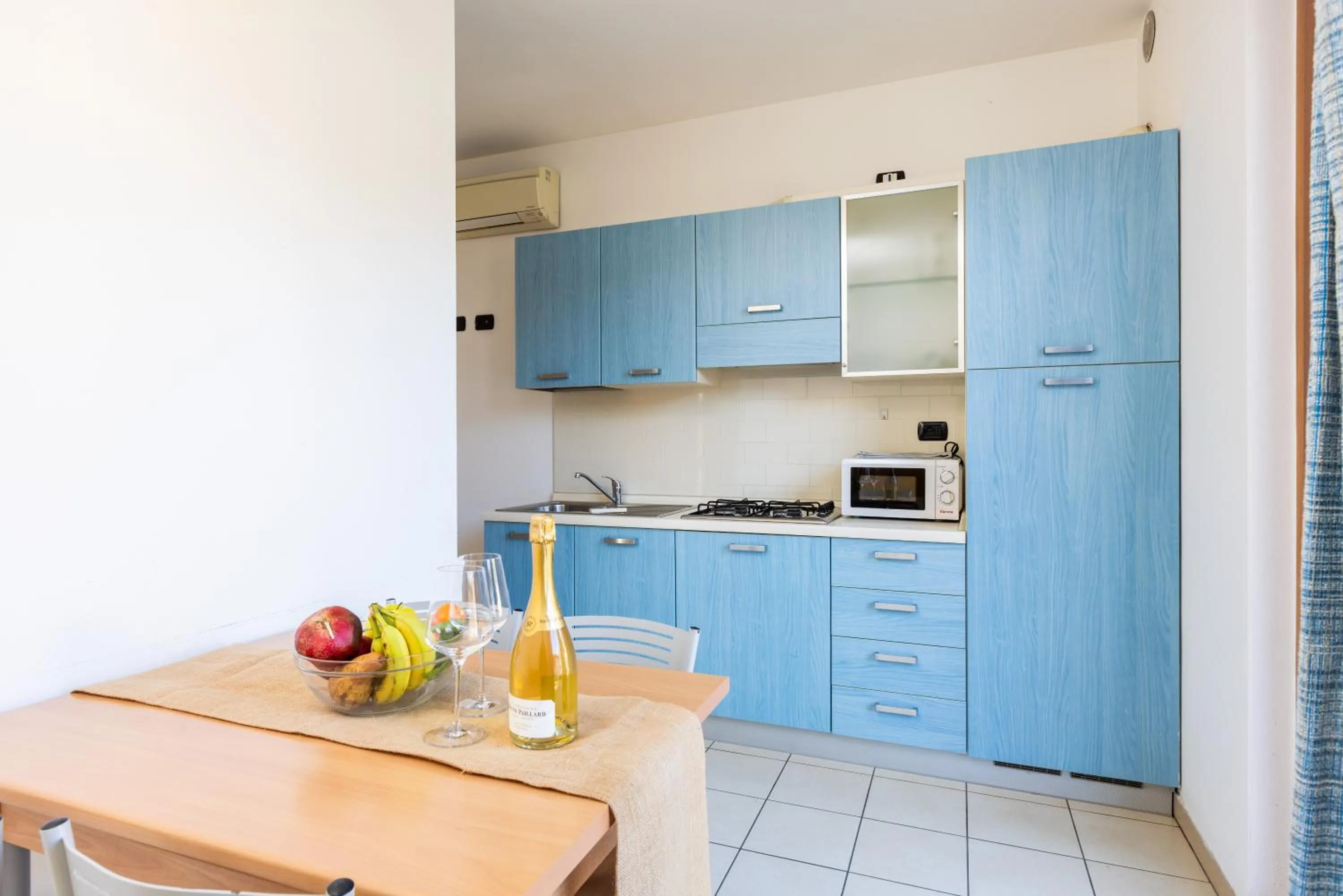 Kitchen or kitchenette in Spluga "Relax & Apartaments" by Alfio Colombo