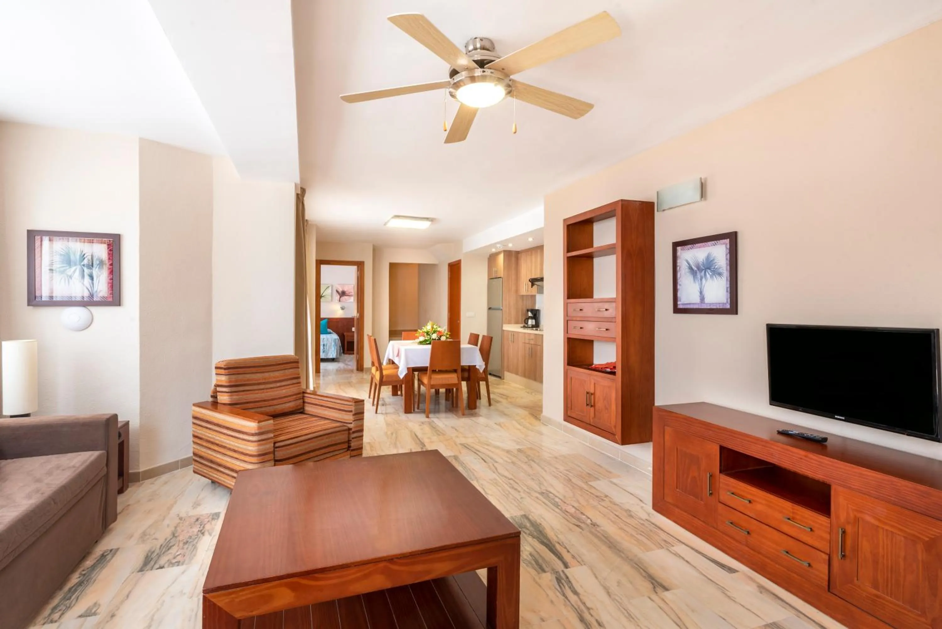 Communal lounge/ TV room, Seating Area in Vistasur