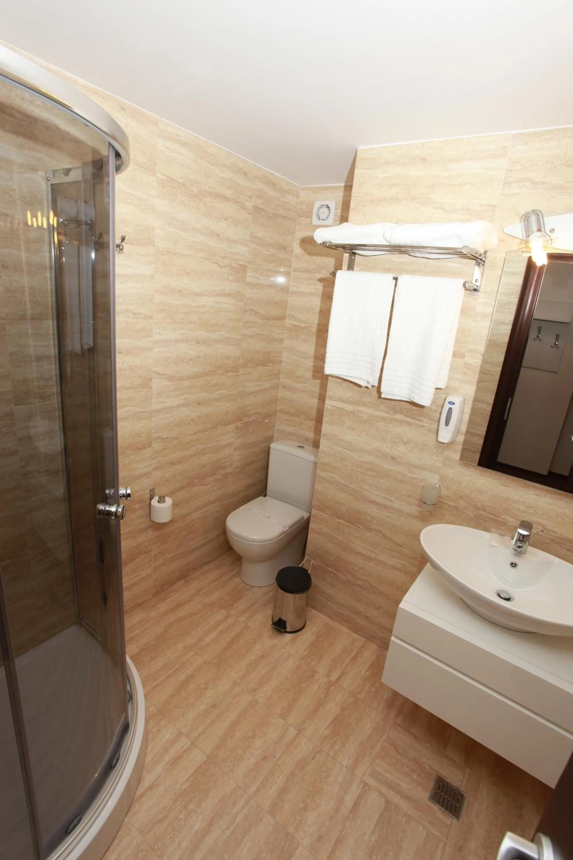 Bathroom in West Plaza Hotel