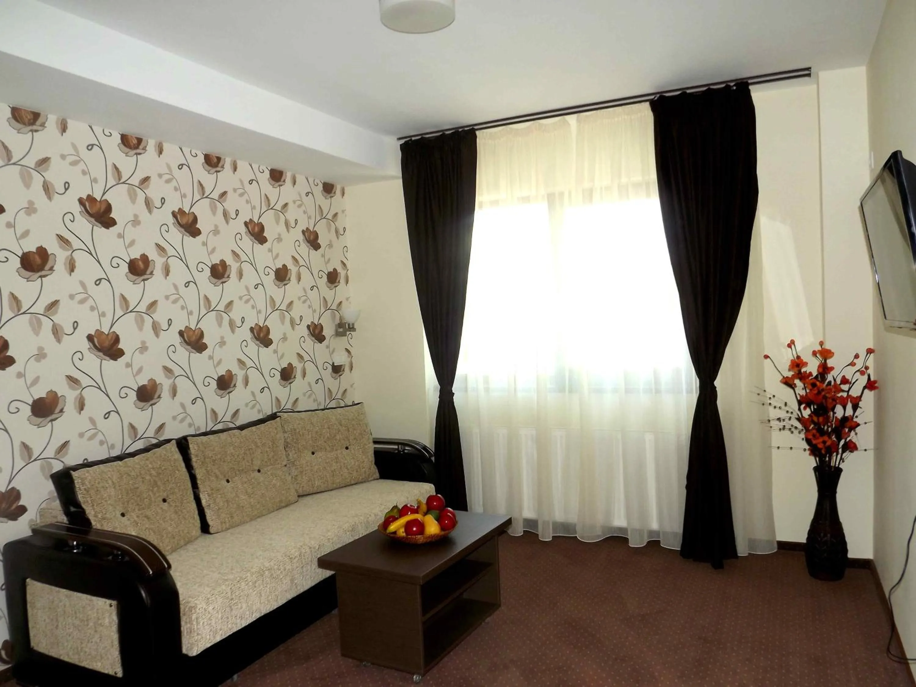 Living room in West Plaza Hotel