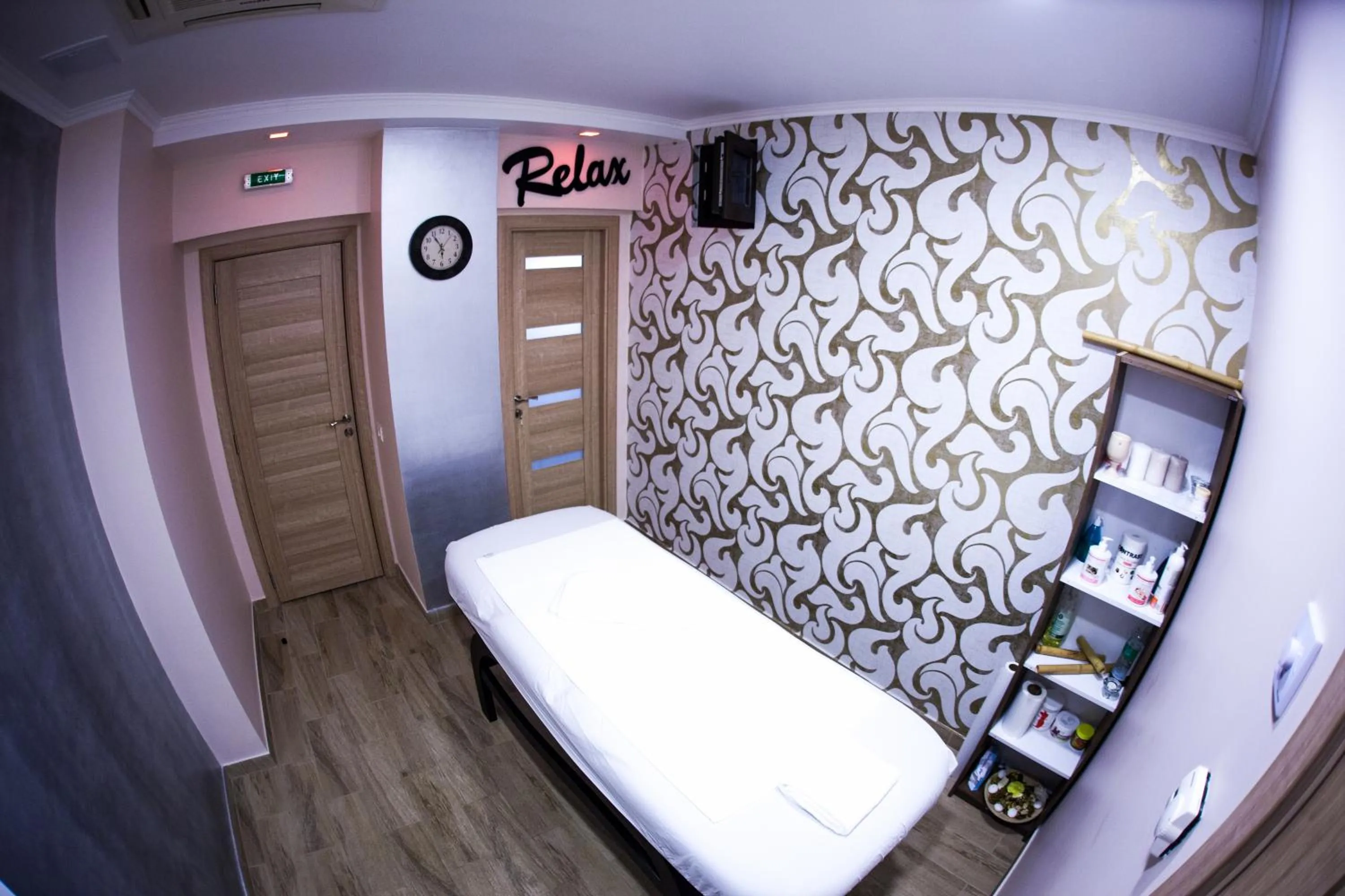 Massage in West Plaza Hotel