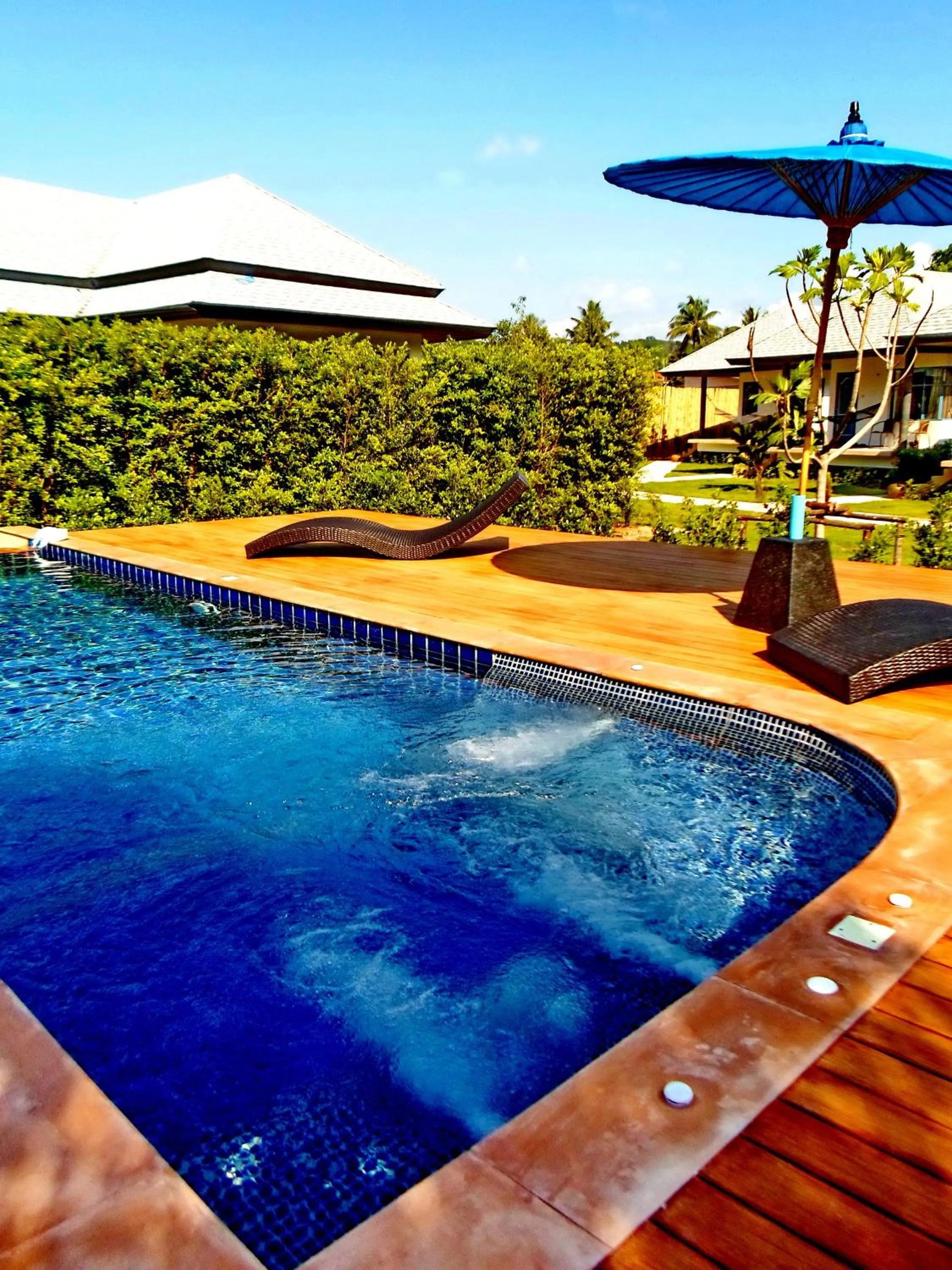 Swimming pool in Perennial Resort