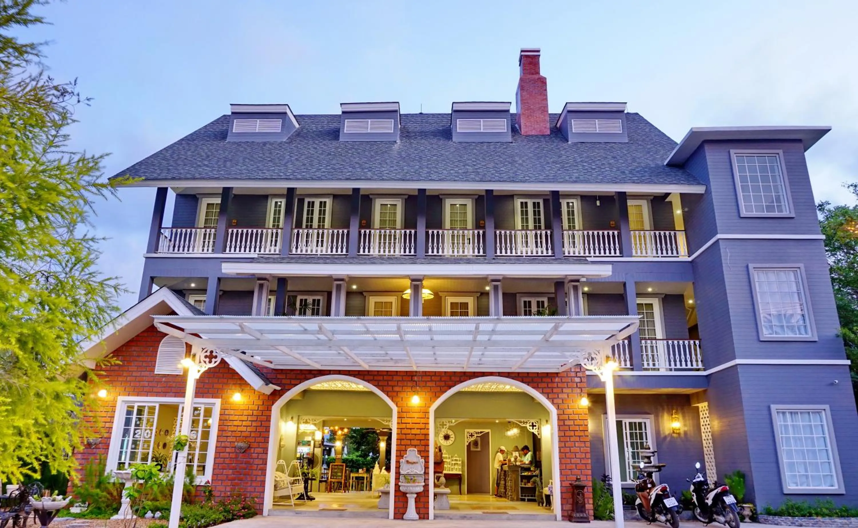 Lobby or reception in Perennial Resort
