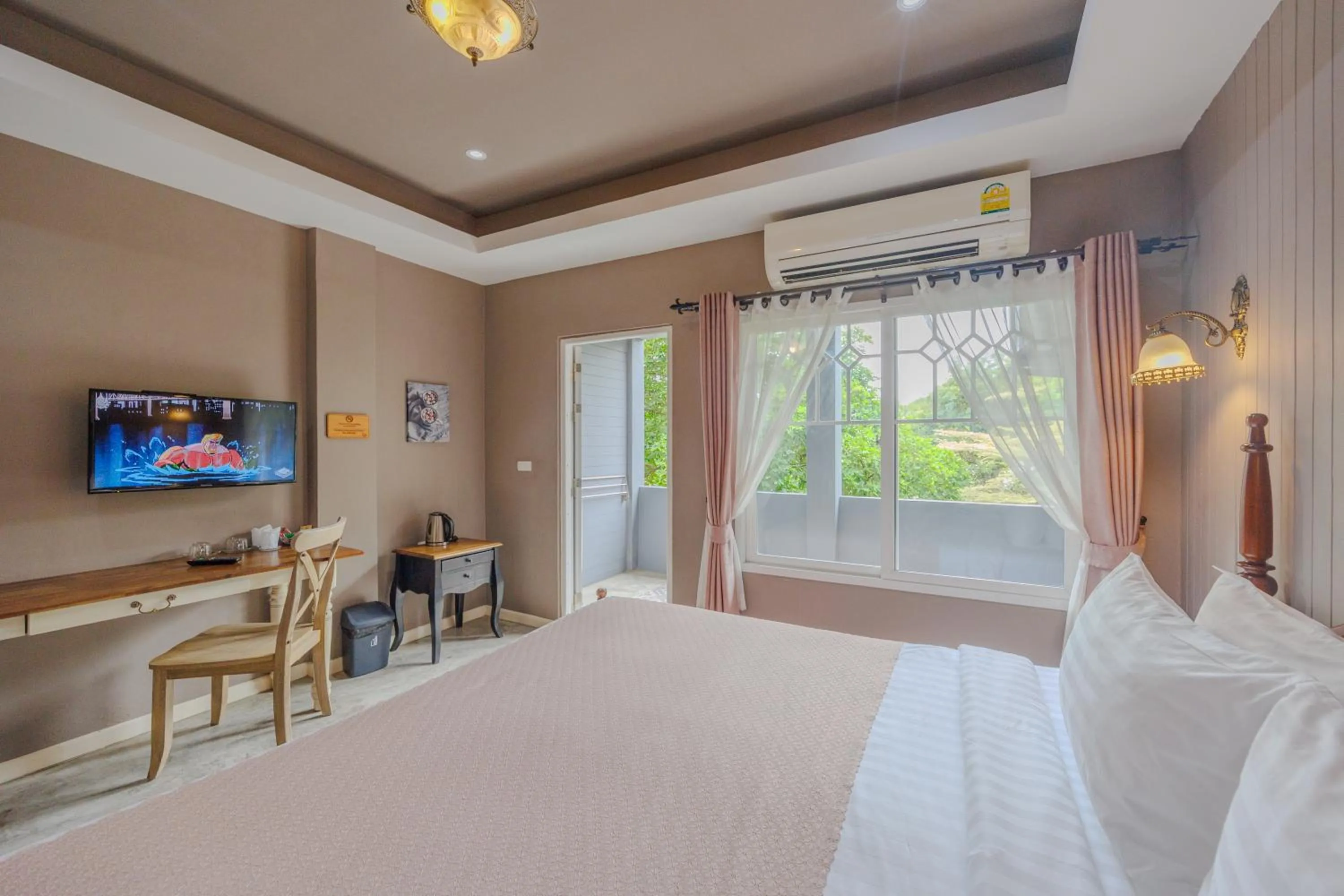 Bedroom, Bed in Perennial Resort