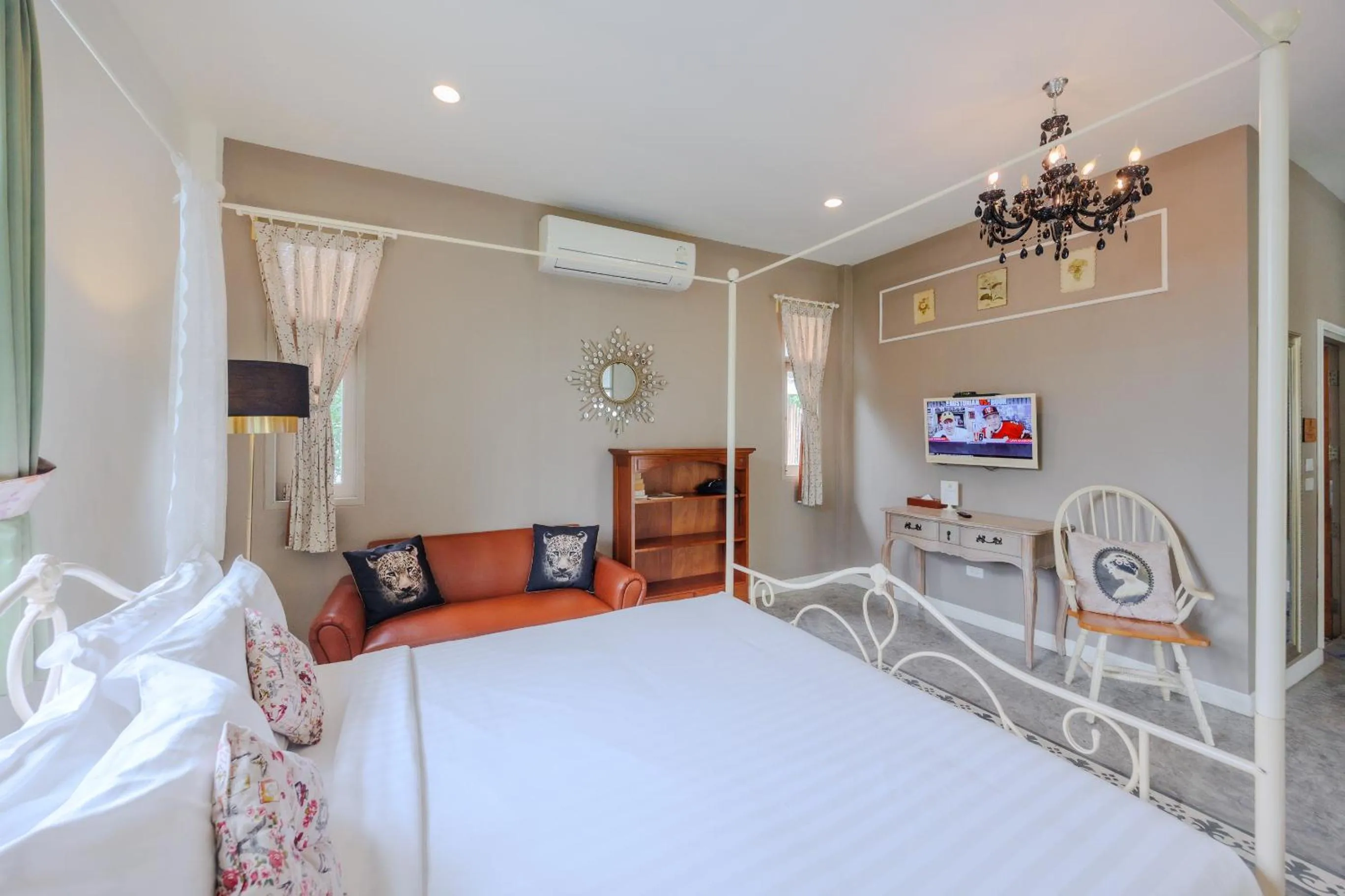 Bedroom, Bed in Perennial Resort