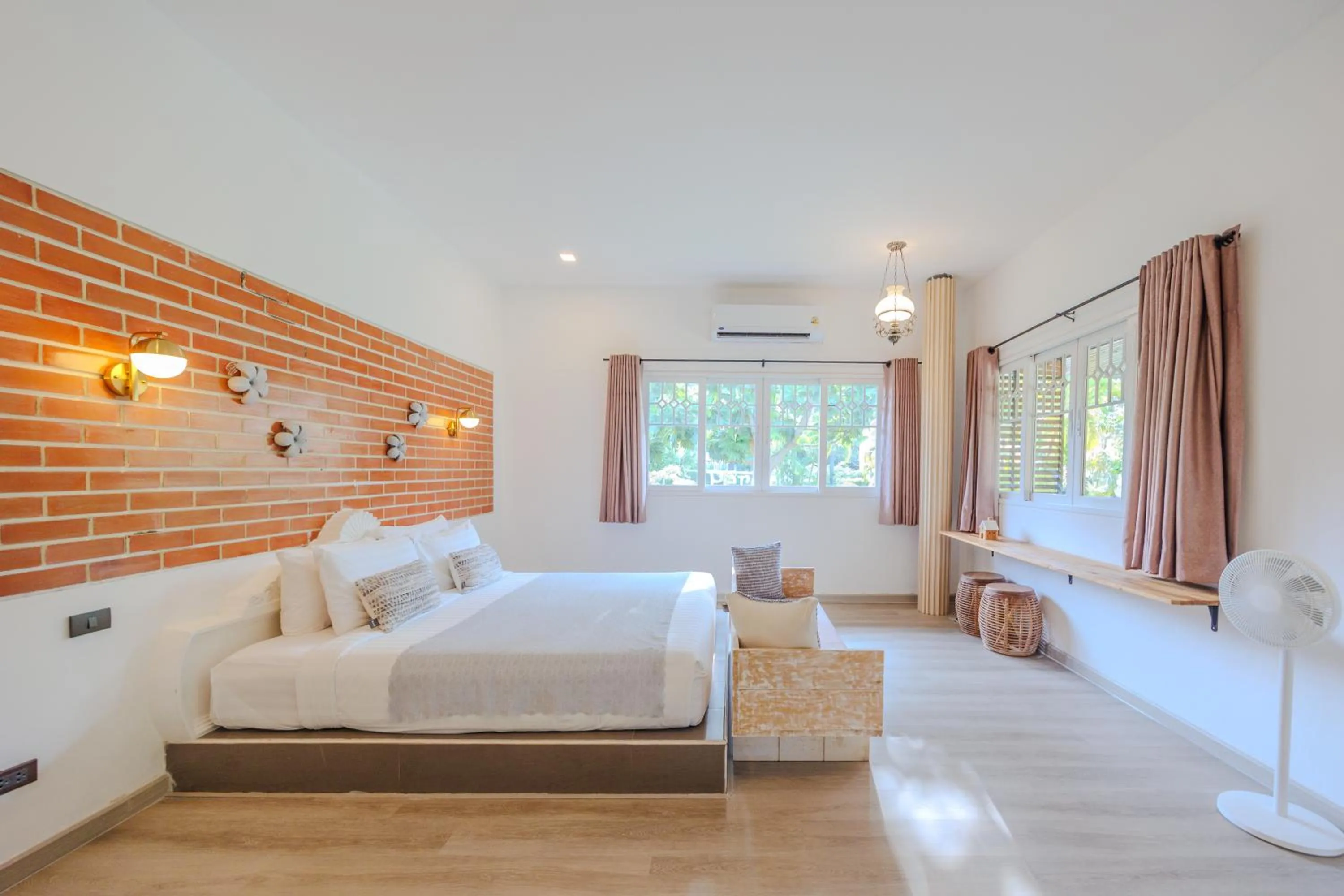 Property building, Bed in Perennial Resort