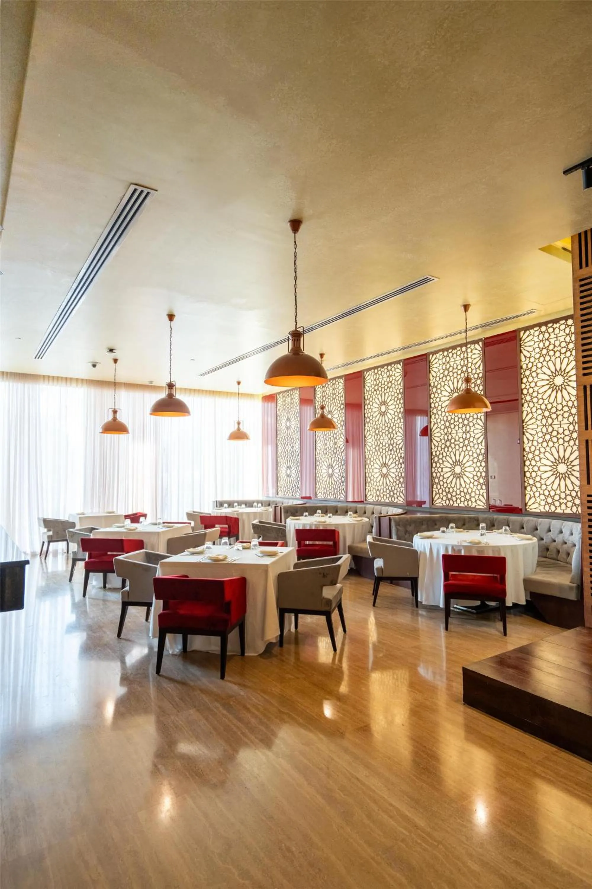Restaurant/places to eat in Radisson Hotel Muscat Panorama