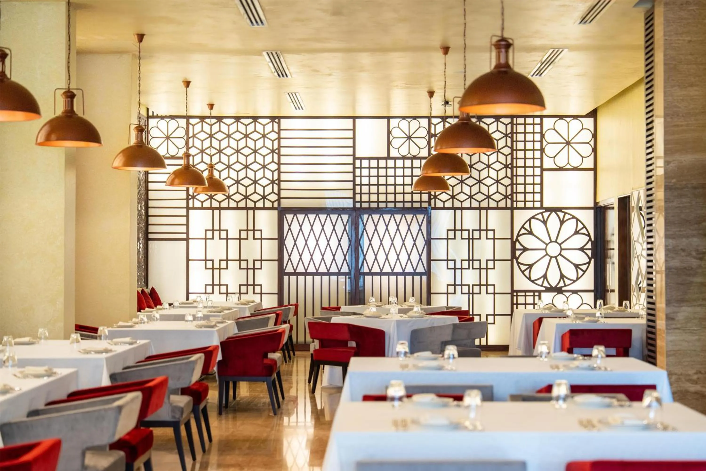 Restaurant/places to eat in Radisson Hotel Muscat Panorama