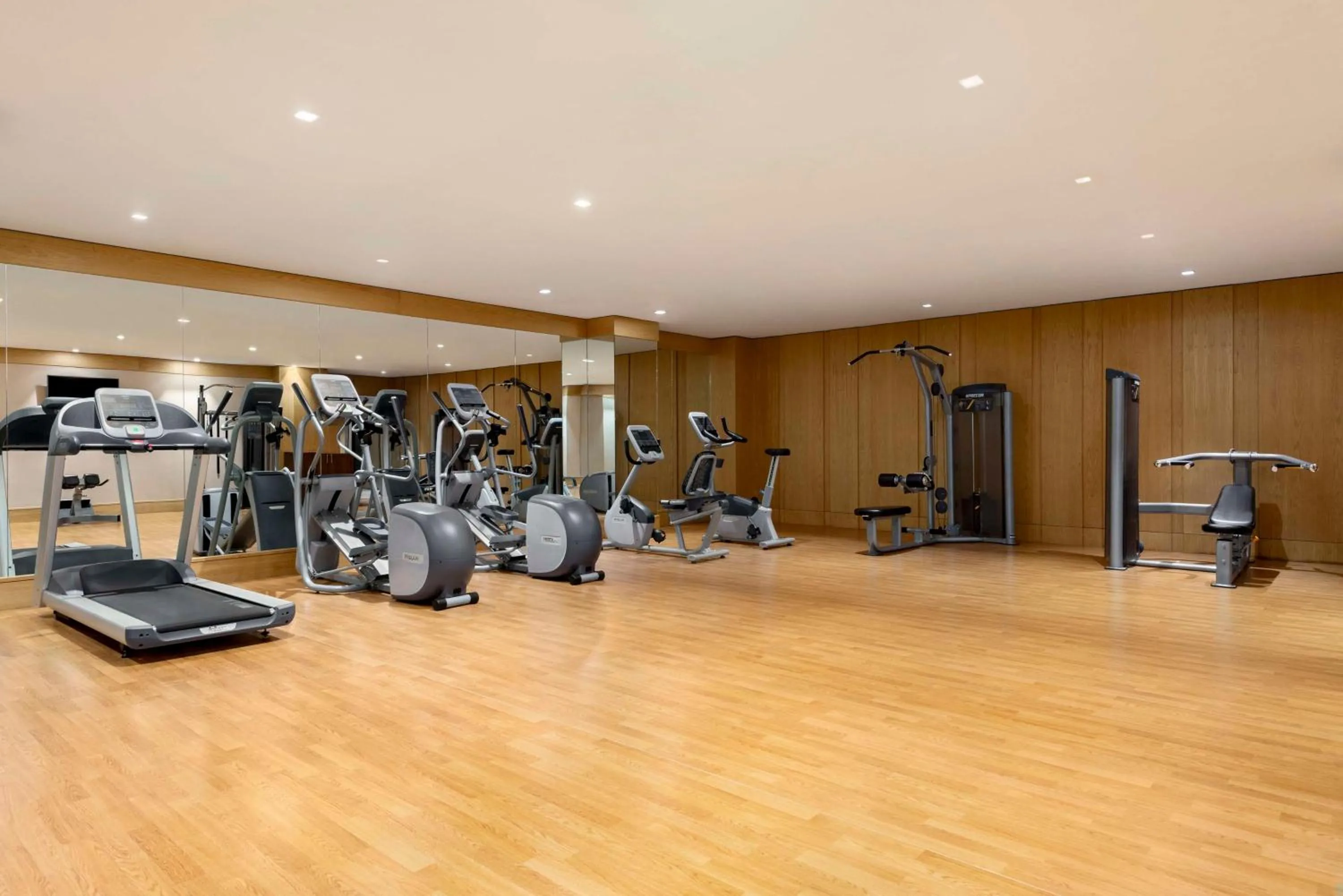 Fitness centre/facilities in Radisson Hotel Muscat Panorama