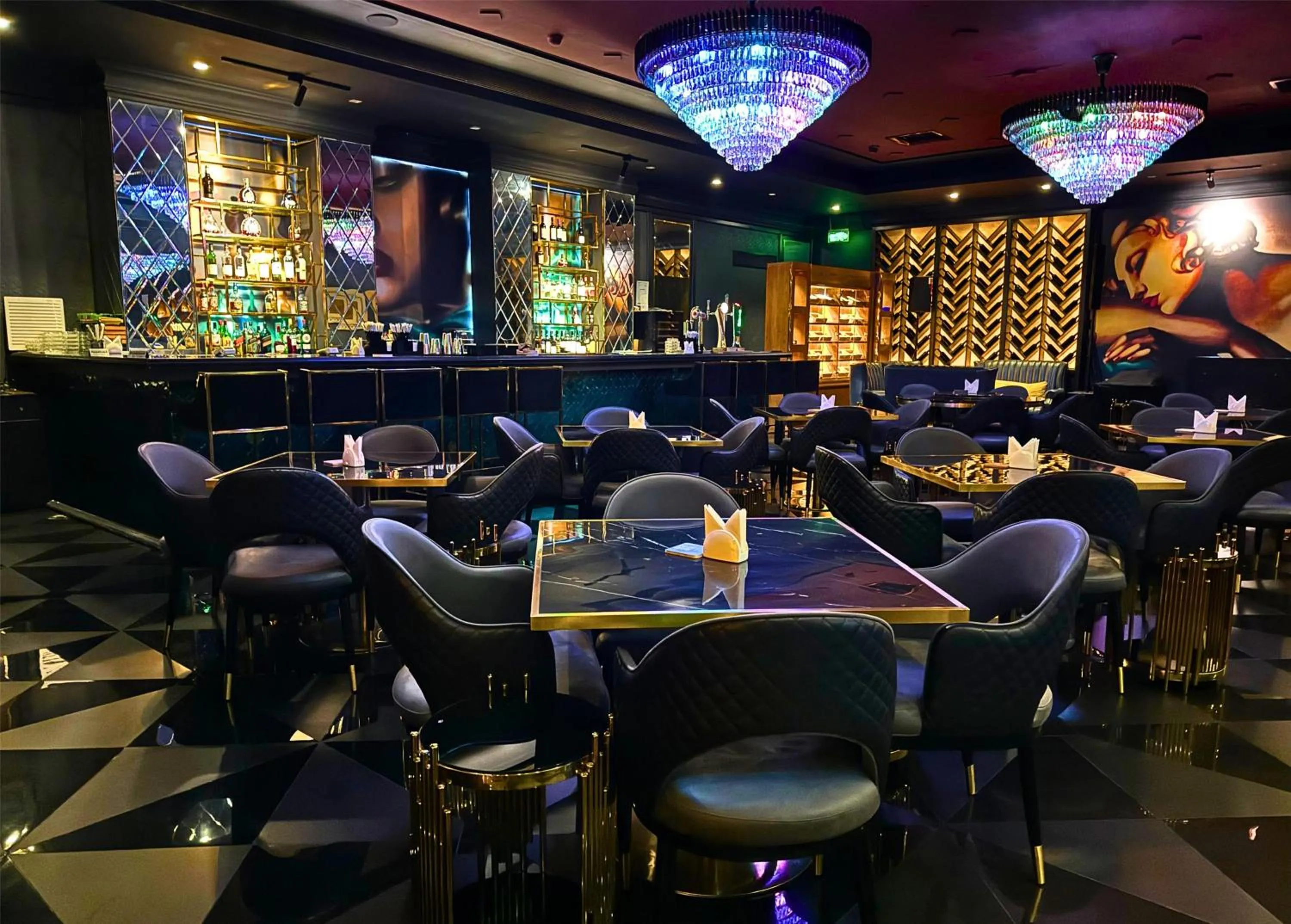 Lounge or bar in Radisson Hotel Muscat Panorama