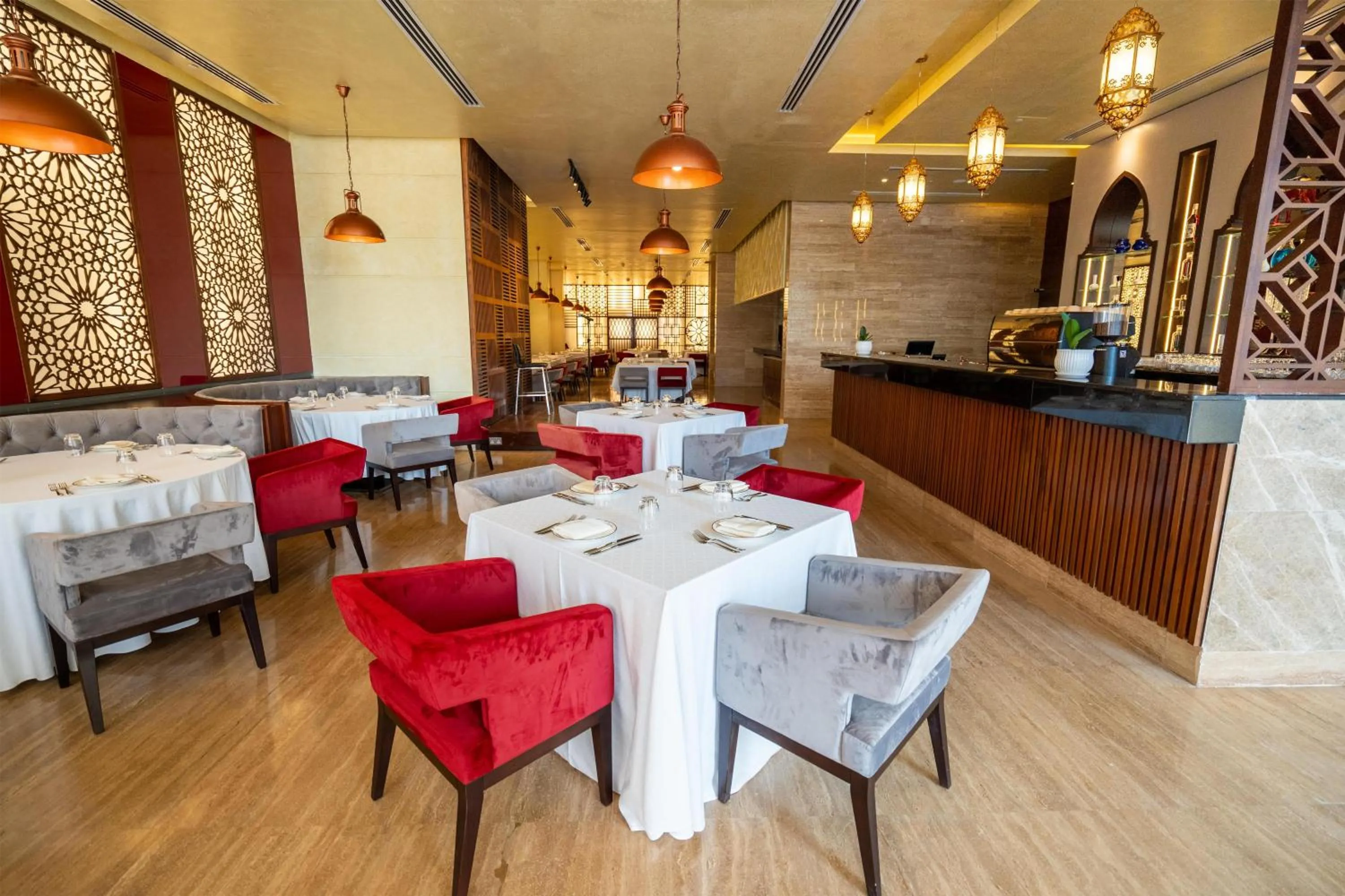 Restaurant/places to eat in Radisson Hotel Muscat Panorama