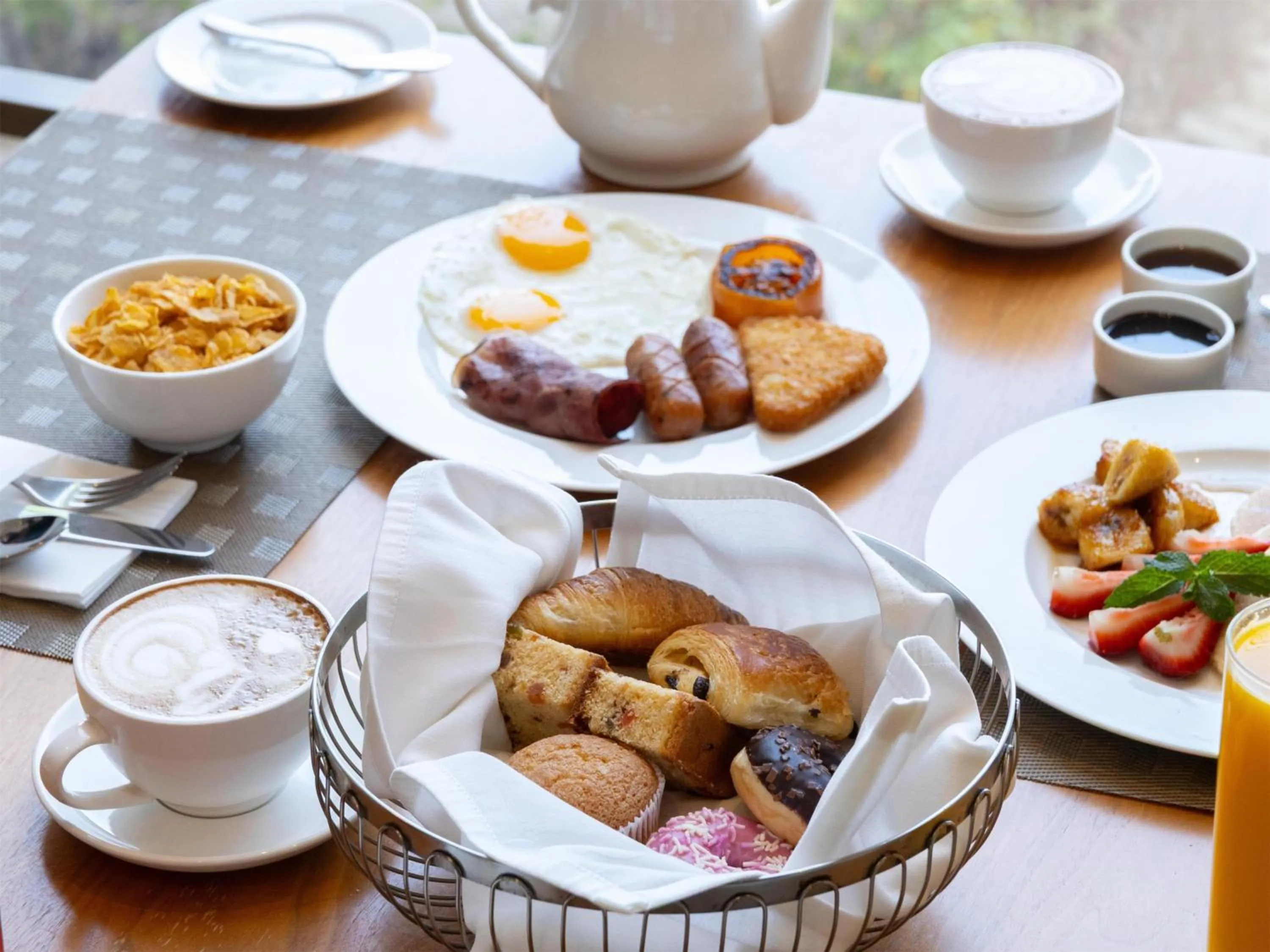 Food and drinks in Radisson Hotel Muscat Panorama