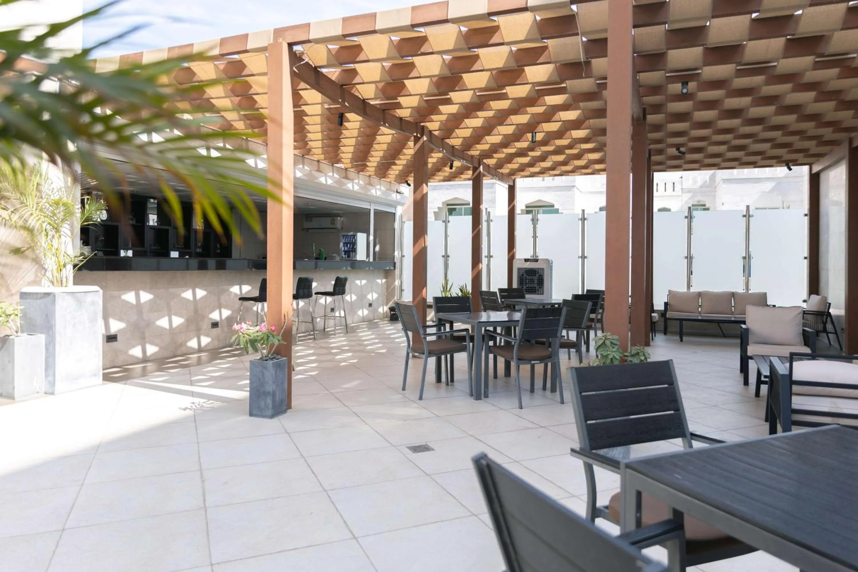 Lounge or bar in Radisson Hotel Muscat Panorama