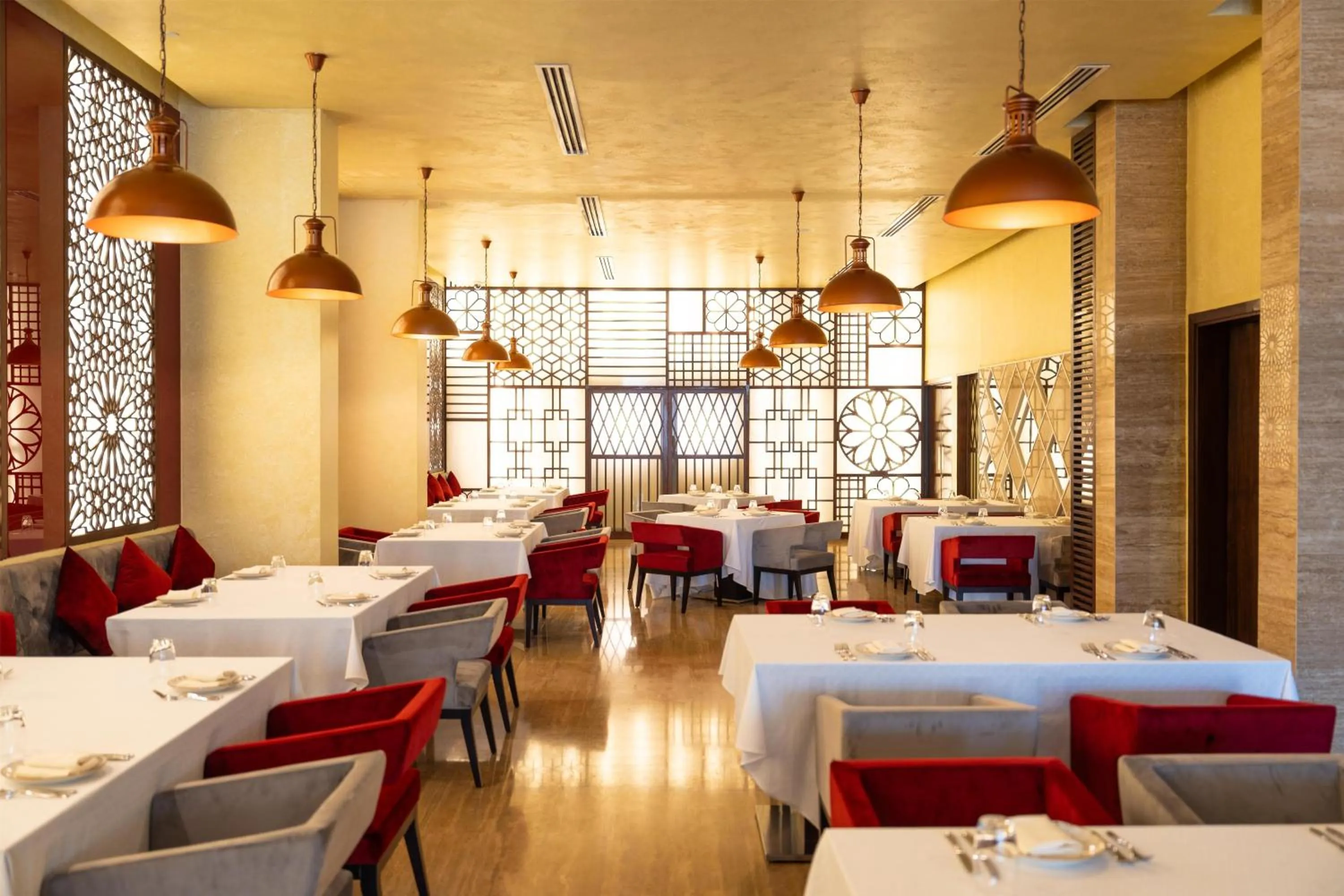 Restaurant/places to eat in Radisson Hotel Muscat Panorama