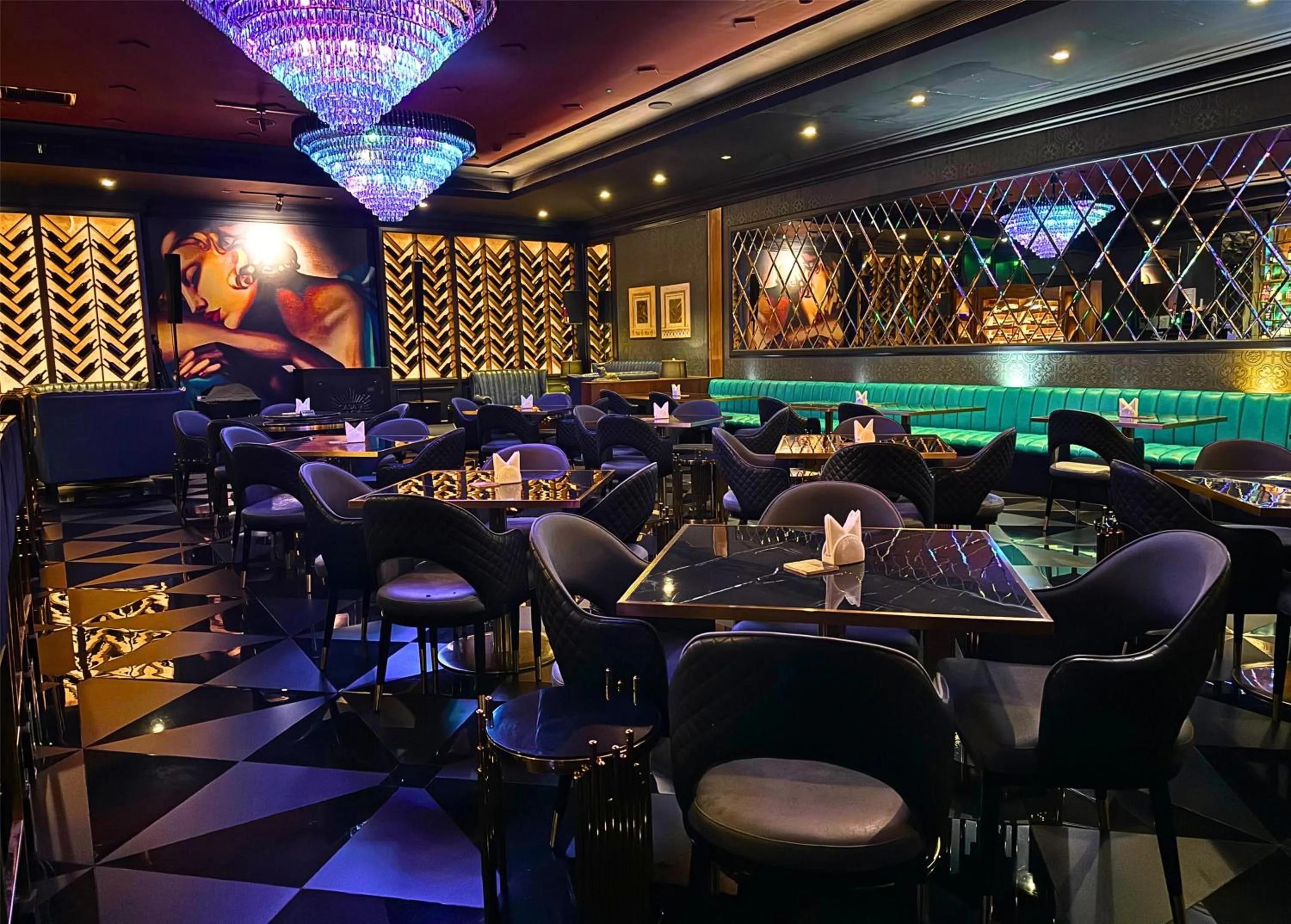 Lounge or bar in Radisson Hotel Muscat Panorama