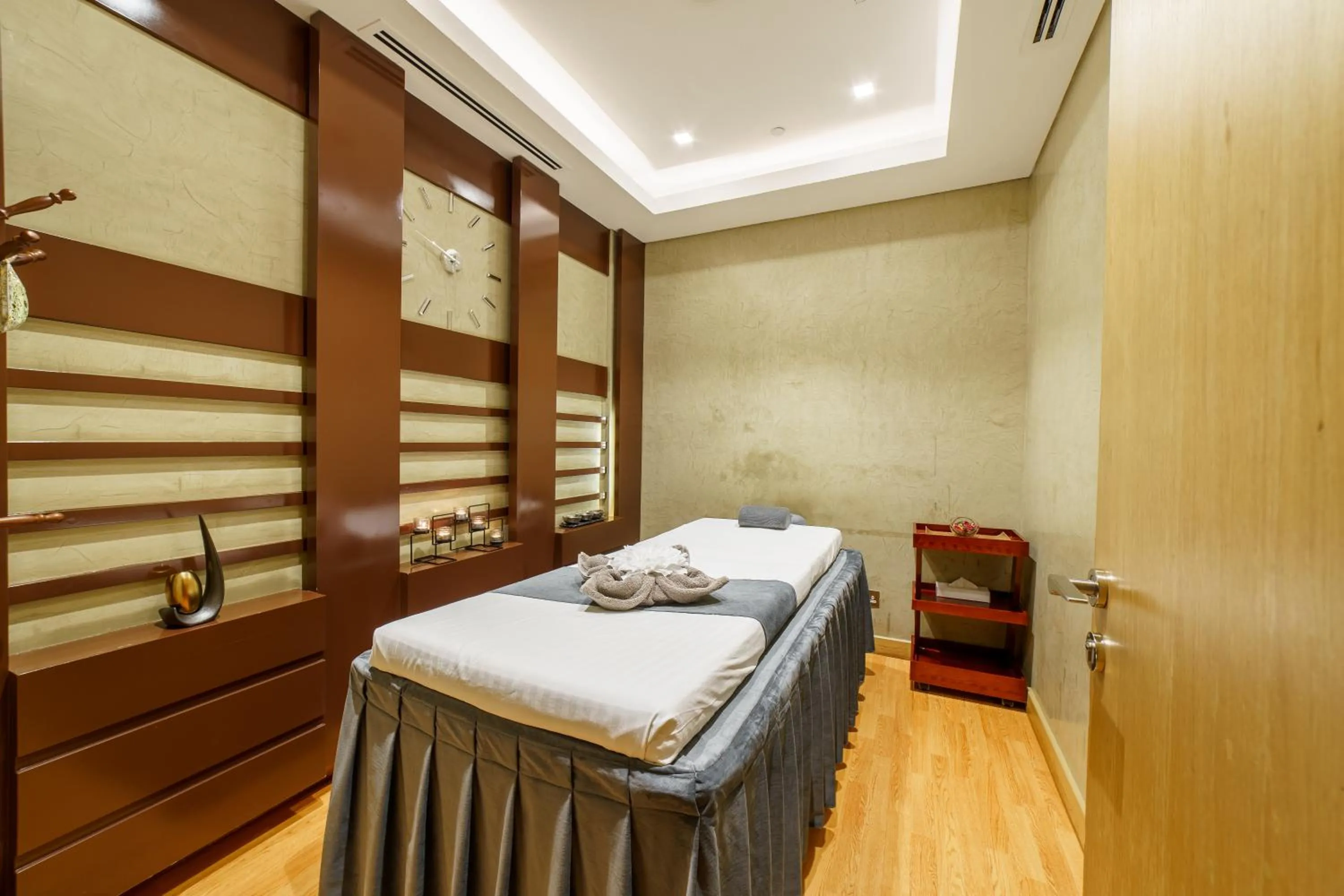 Massage, Bed in Radisson Hotel Muscat Panorama