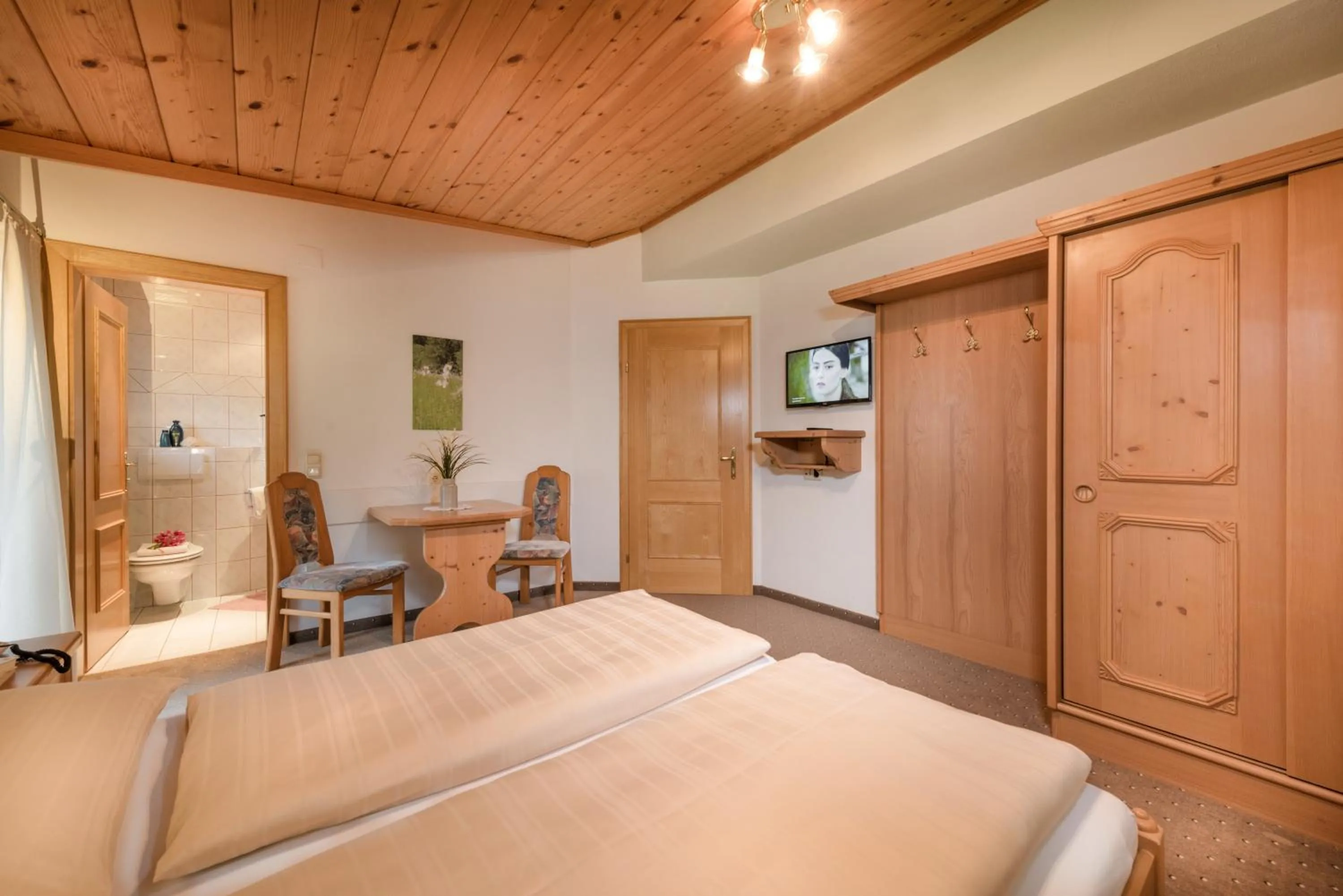 Bed in Gästehaus Gratz - inklusive Eintritt in die Alpentherme