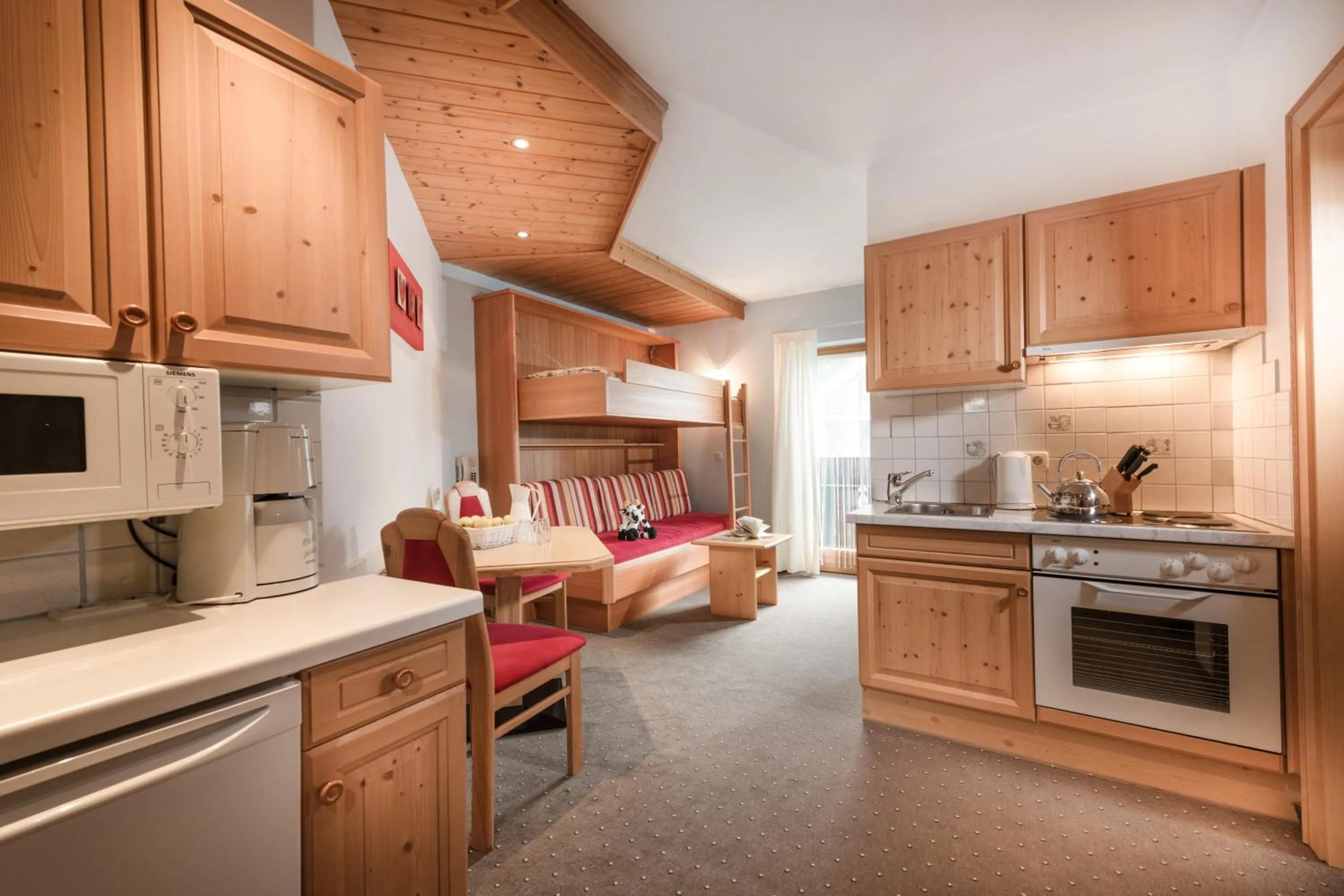 Kitchen or kitchenette in Gästehaus Gratz - inklusive Eintritt in die Alpentherme