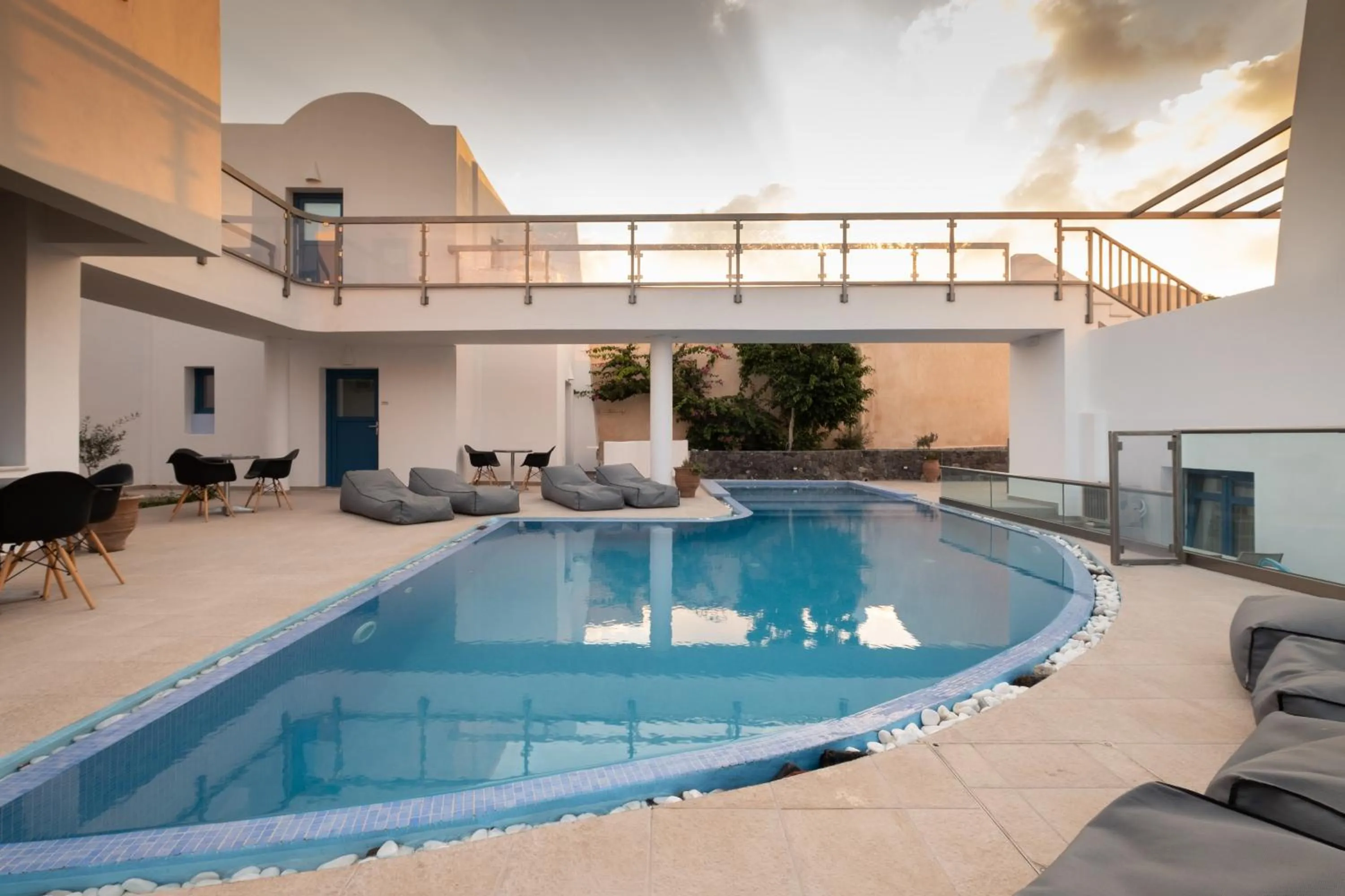 Swimming pool in Tristhenia