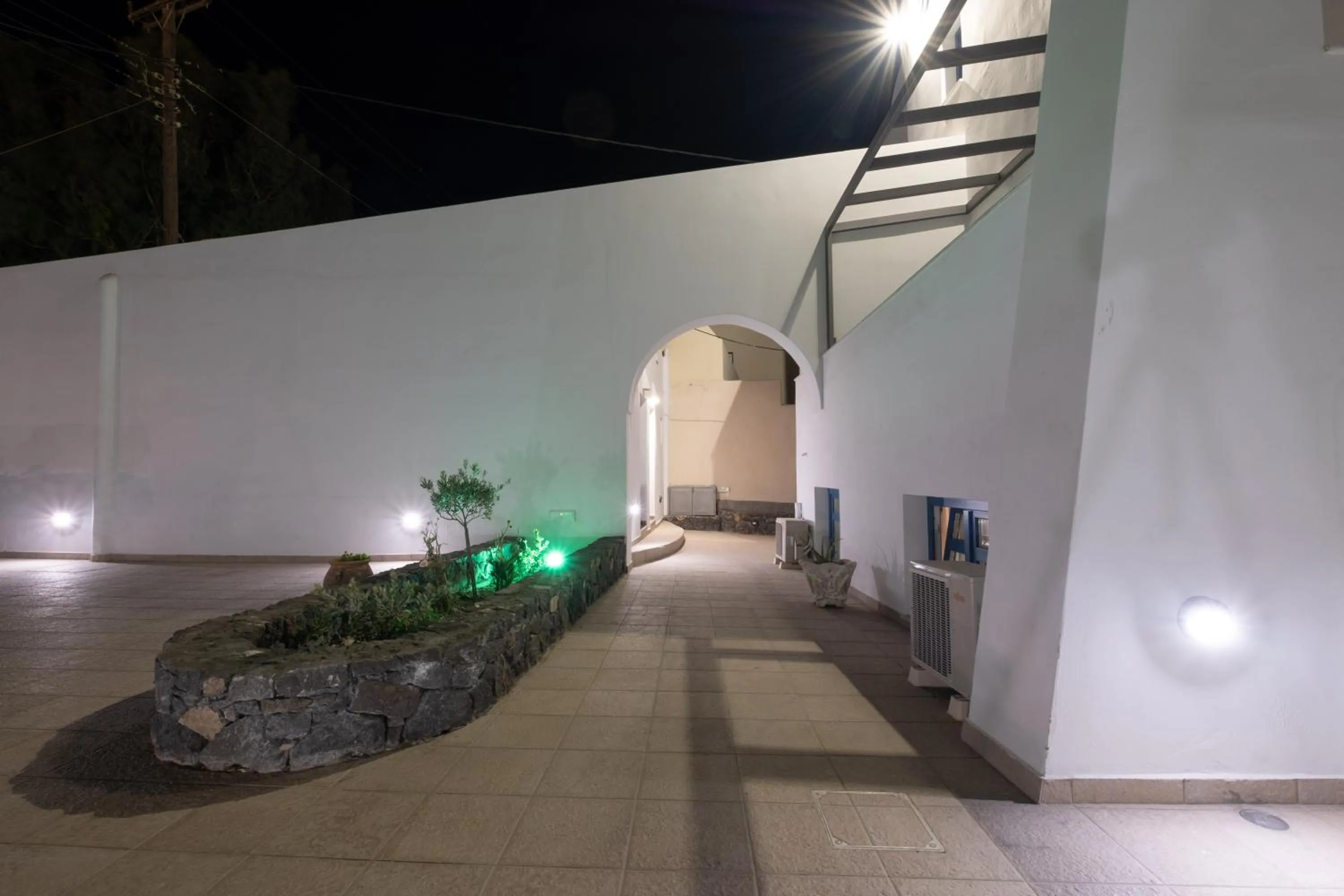 Facade/entrance in Tristhenia